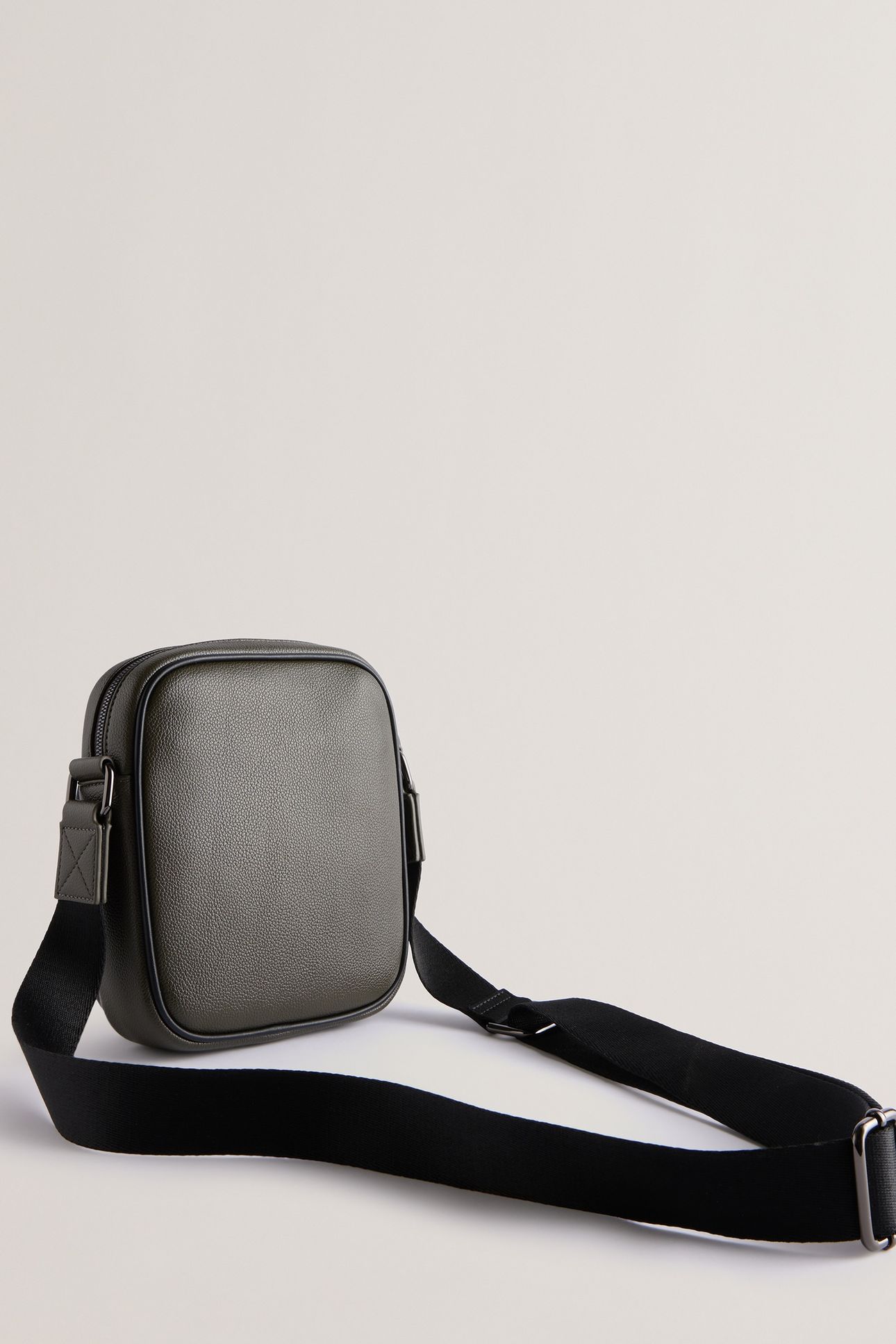 TAII PU TB SCRIPT FLIGHT BAG KHAKI 3