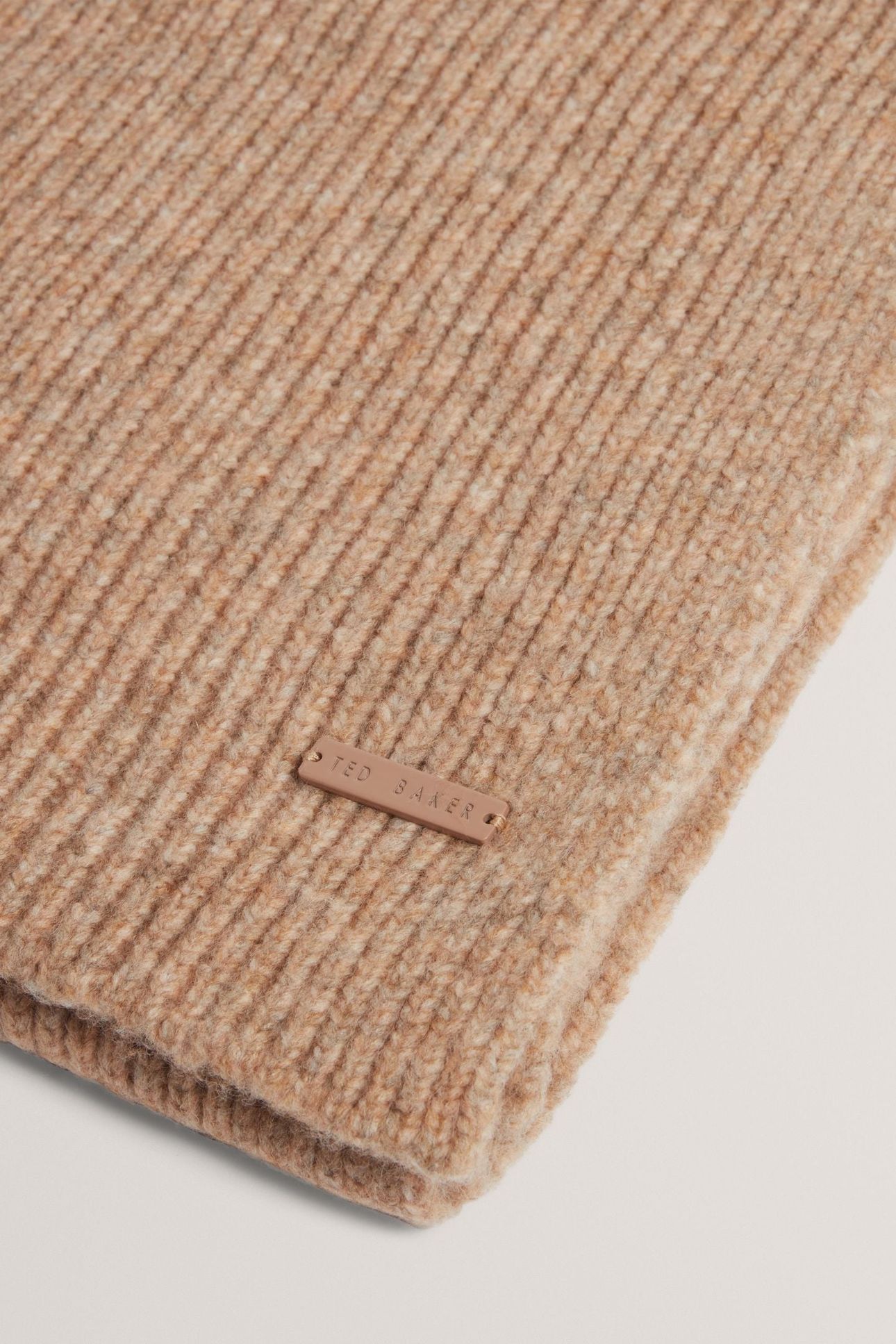 KNITTED RIBBED SCARF CAMEL 3
