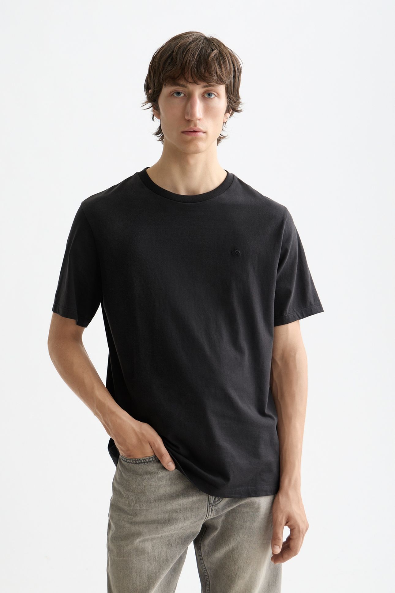 CHEST LOGO REGULAR-FIT T-SHIRT BLACK 1
