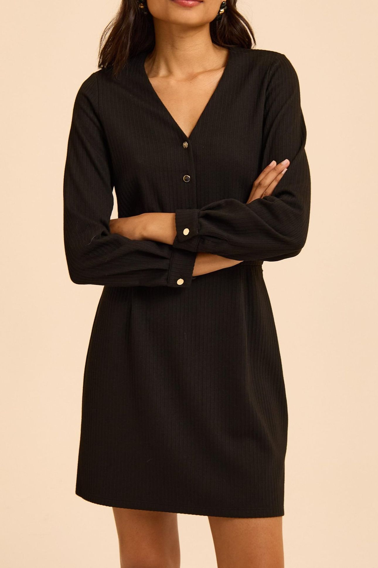 BLACK RIBBED KNIT LONG-SLEEVED DRESS 1