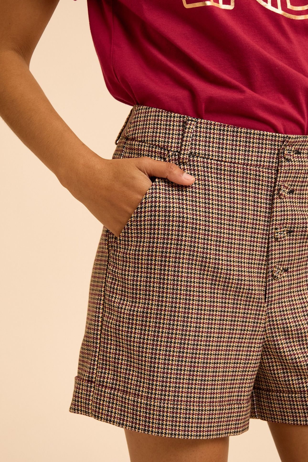 BEIGE HOUNDSTOOTH SHORTS 7