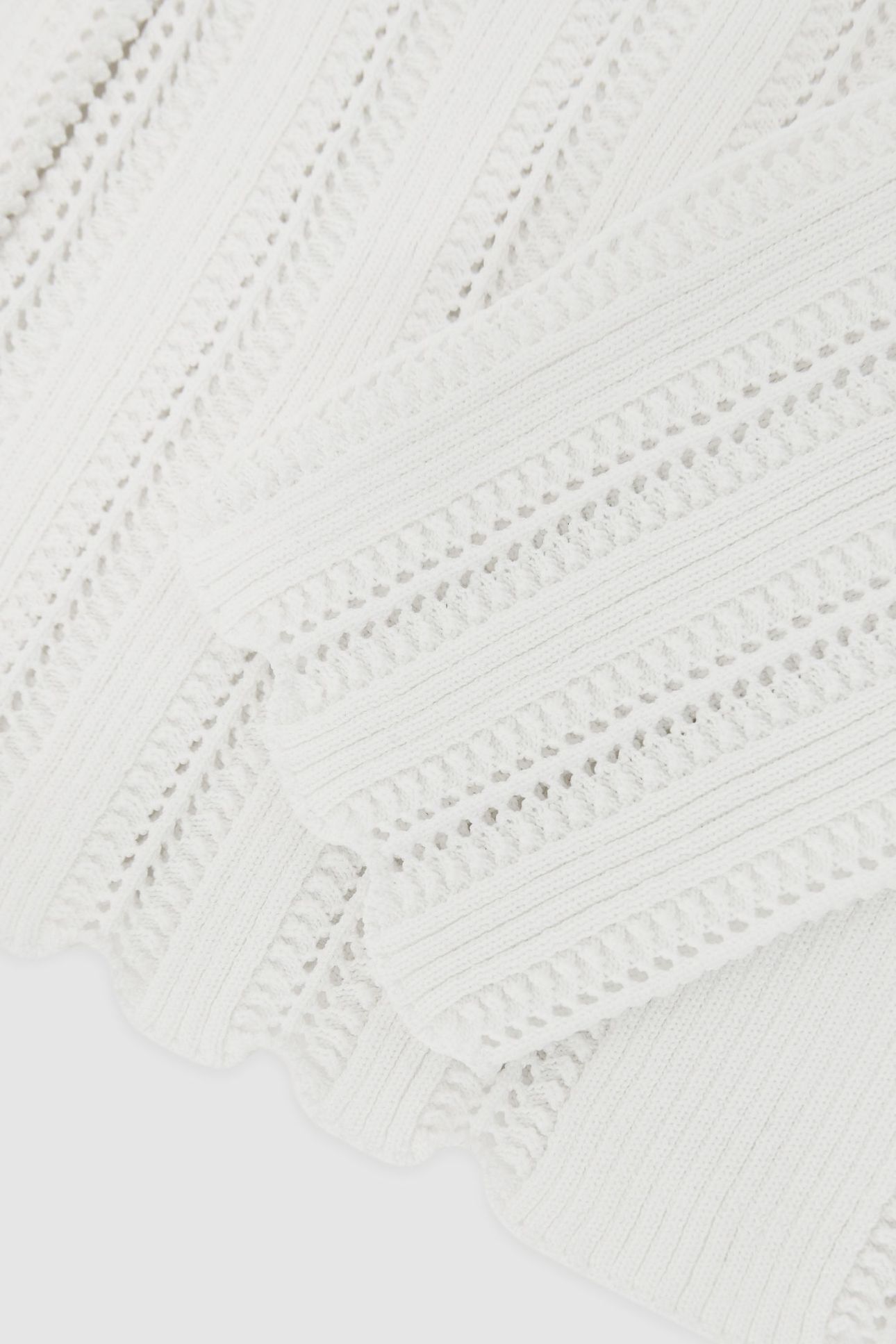 V NECK SCALLOP EDGE JUMPER WHITE 6