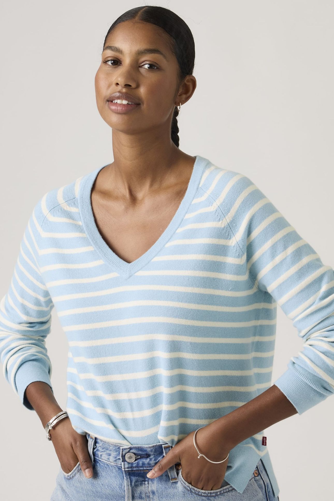 SUPERSOFT V-NECK PULLOVER SWEATER 3