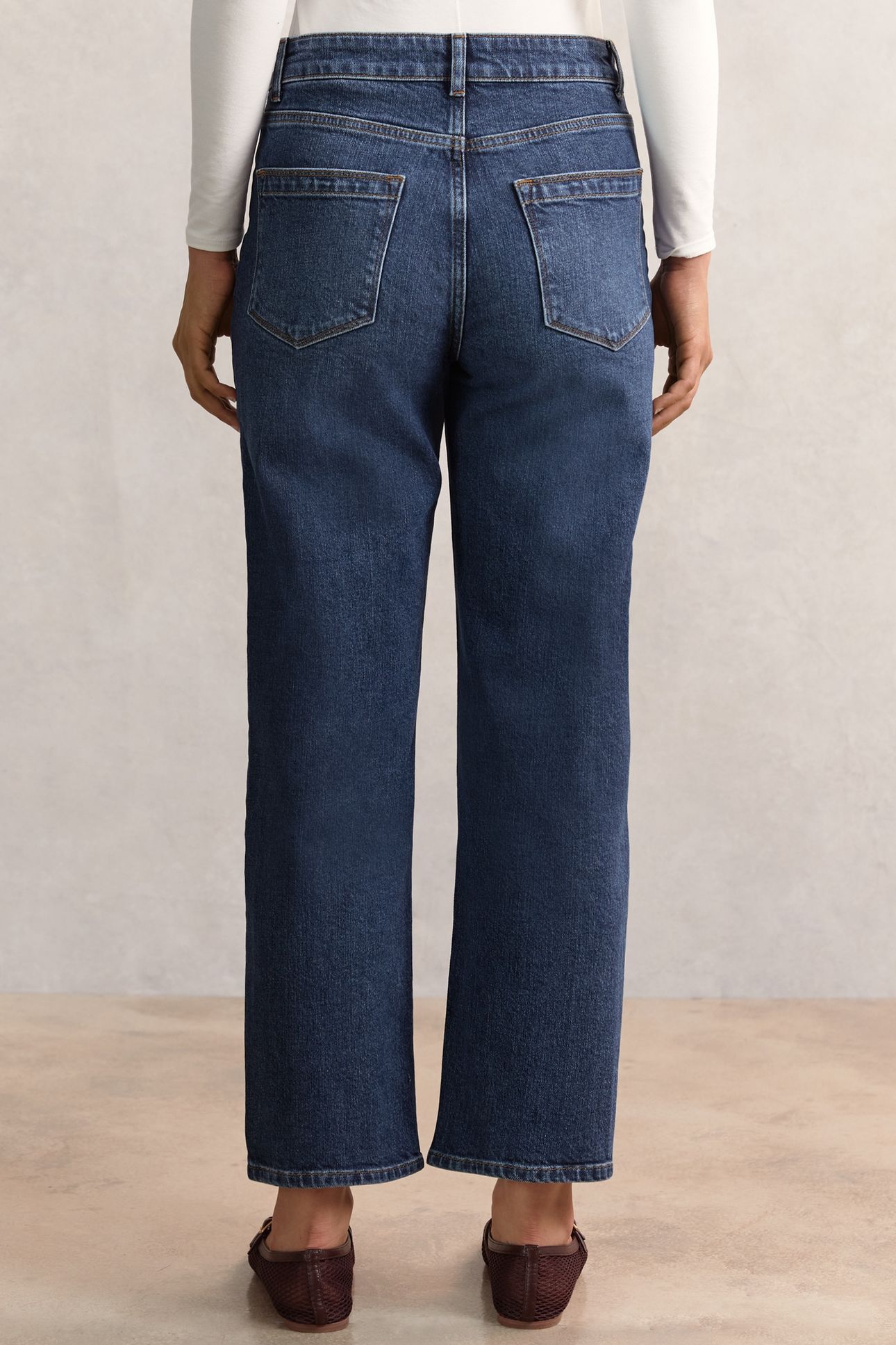 STRAIGHT PATCH POCKET JEAN MID BLUE 2