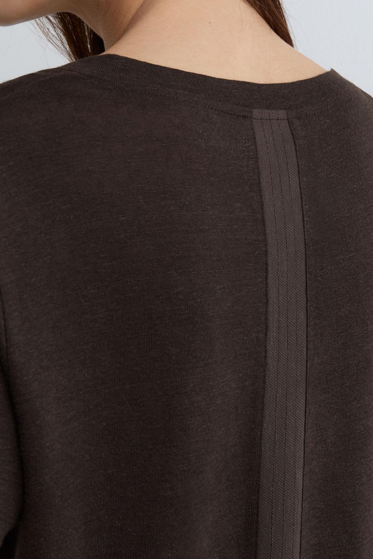 LINEN V NECK TEE CHOCOLATE BROWN 5