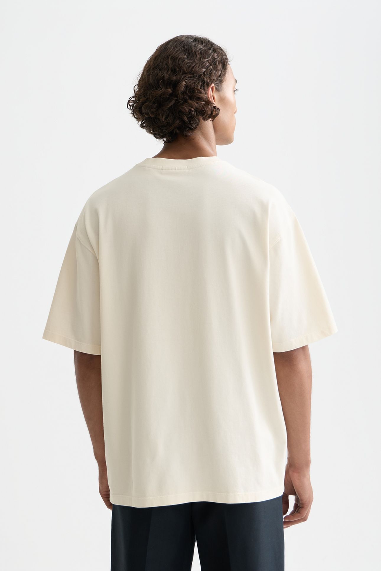 CROSS-STITCHED FRONT ARTWORK LOOSE-FIT T-SHIRT LIGHT BEIGE 2