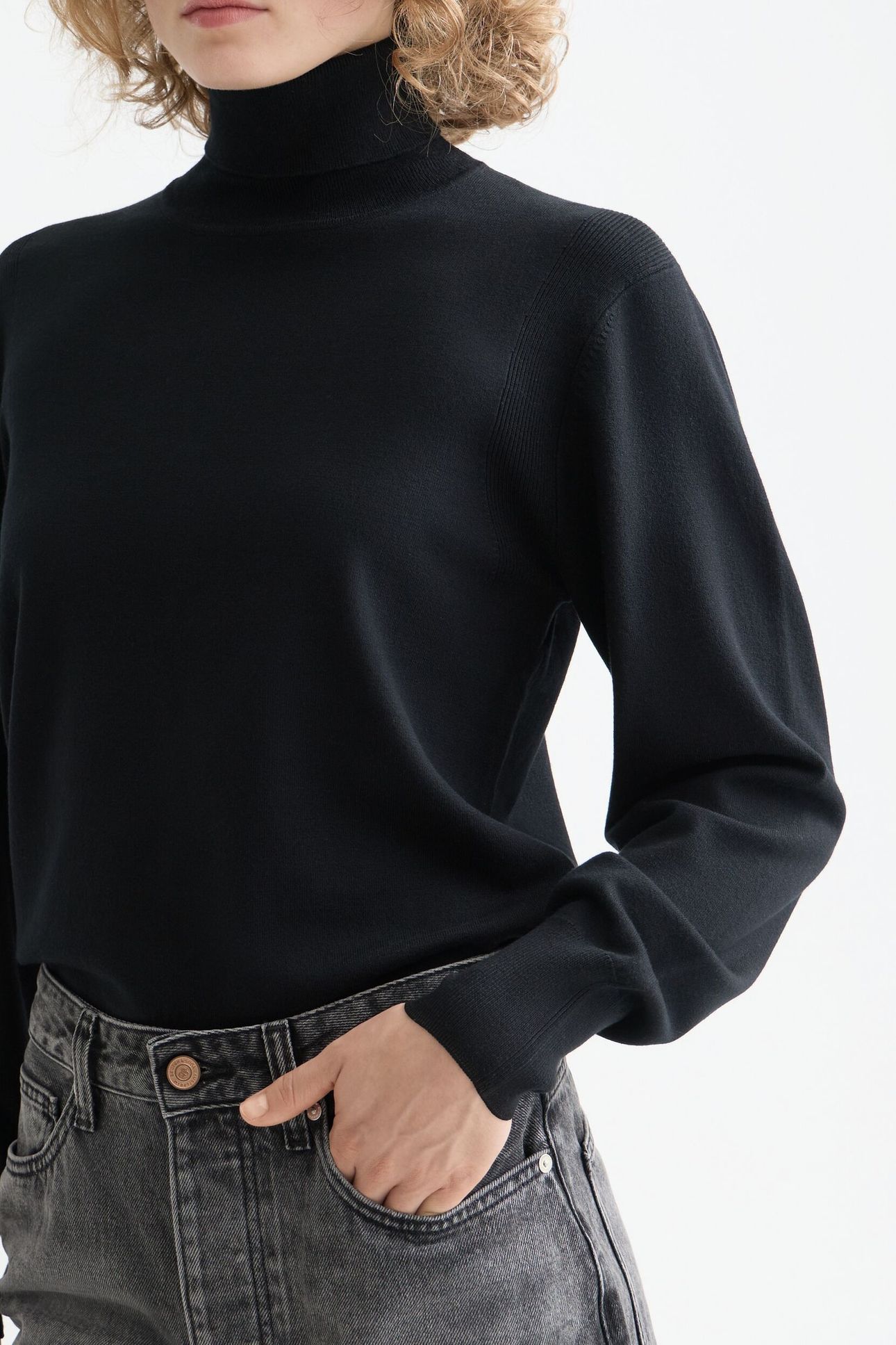 CORE ROLL NECK RELAXED PULLOVER BLACK 6