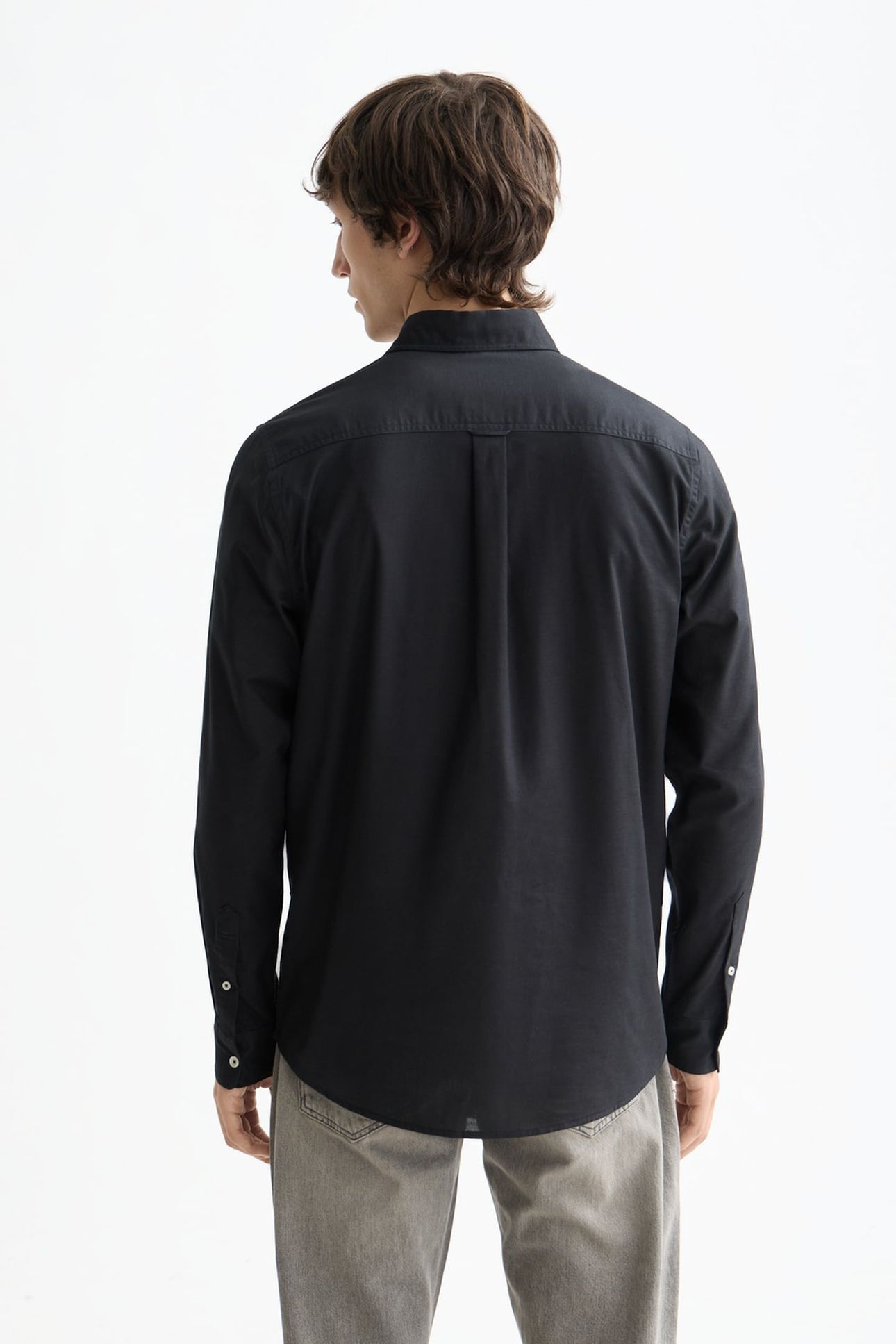 OXFORD SOLID REGULAR-FIT SHIRT BLACK 2