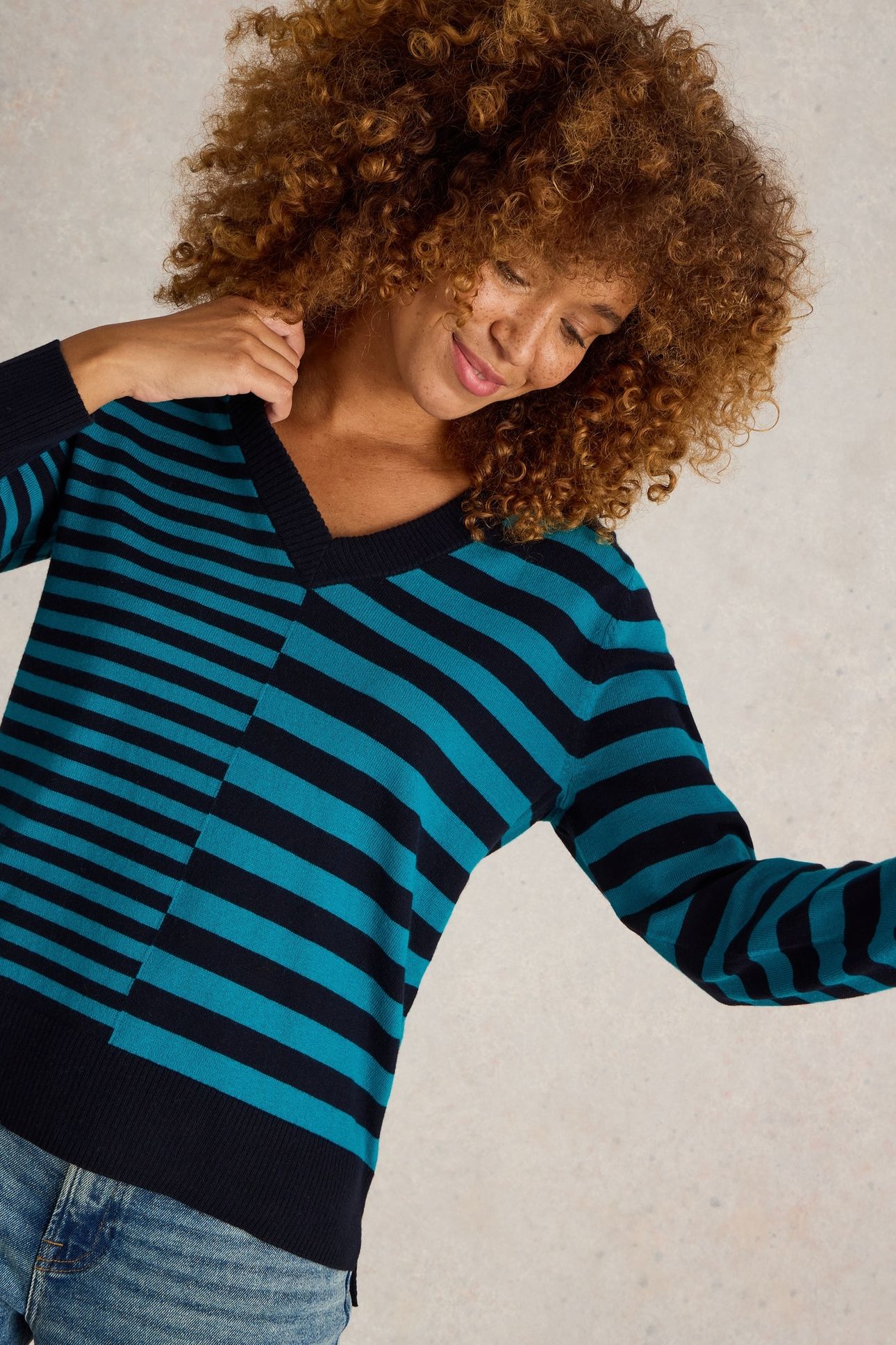 MAGGIE V NECK JUMPER GREEN MLT 2