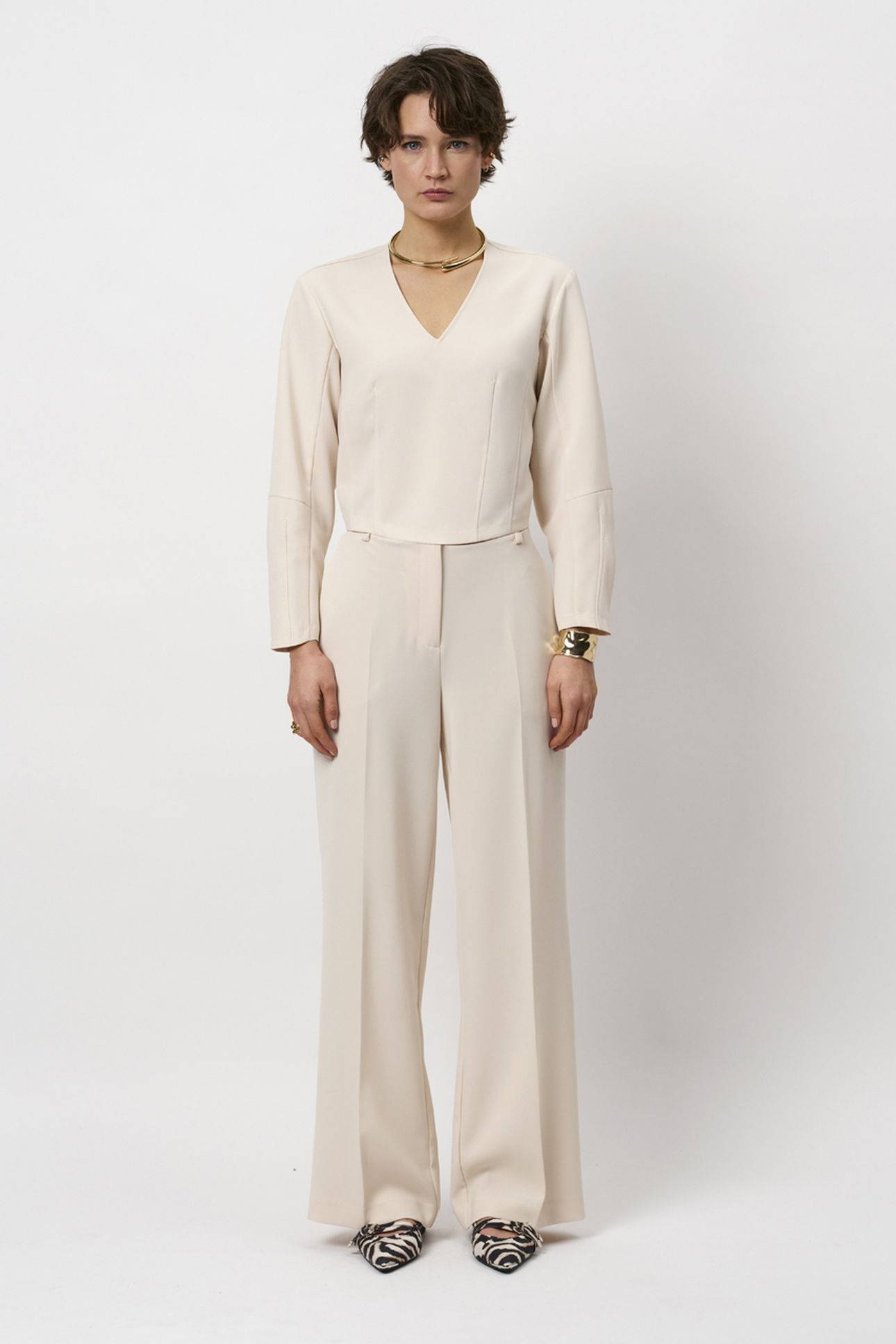 CINDER V-NECK TOP OATMEAL CREAM 1
