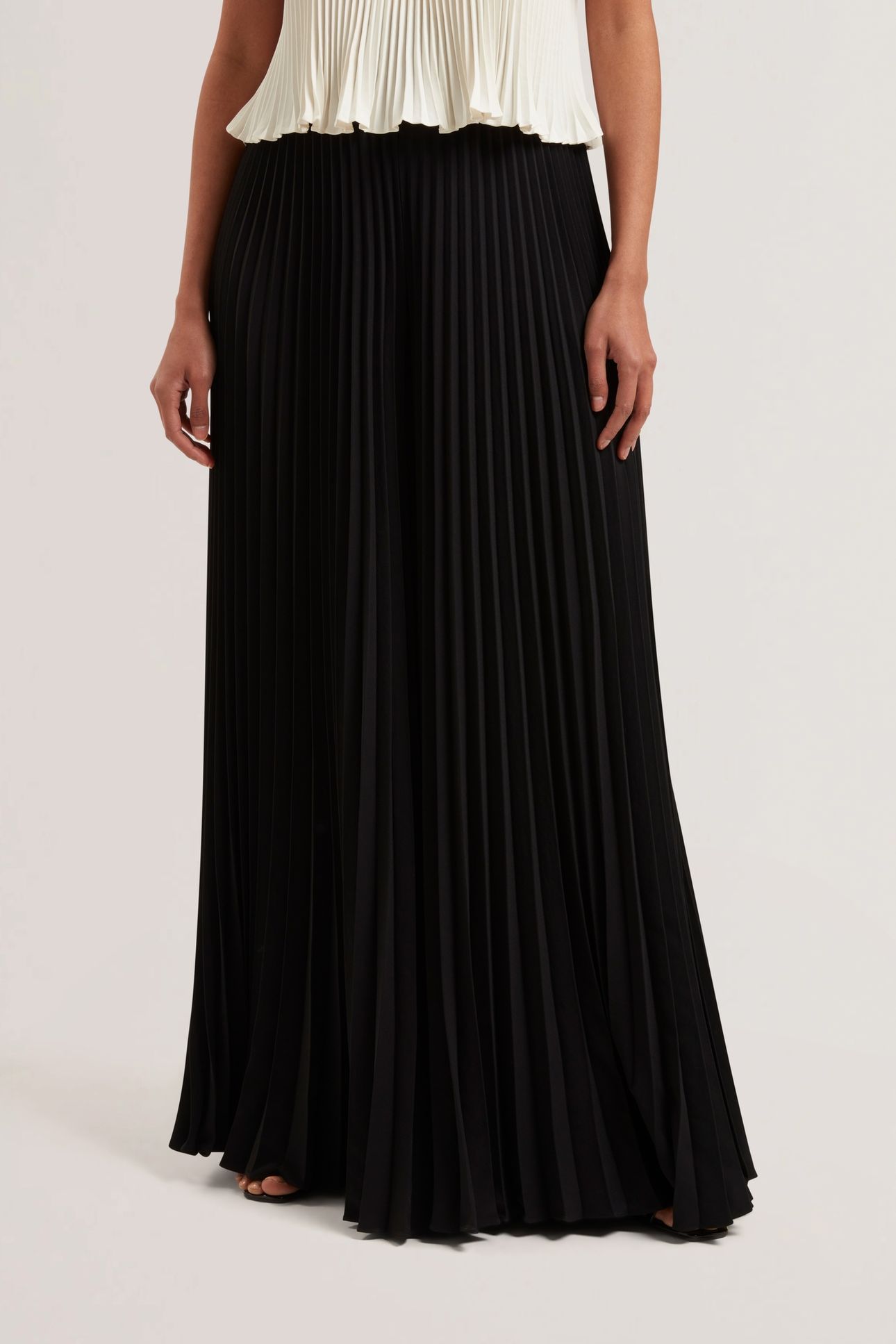PLEATED WIDE LEG CREPE TROUSERS BLACK 2