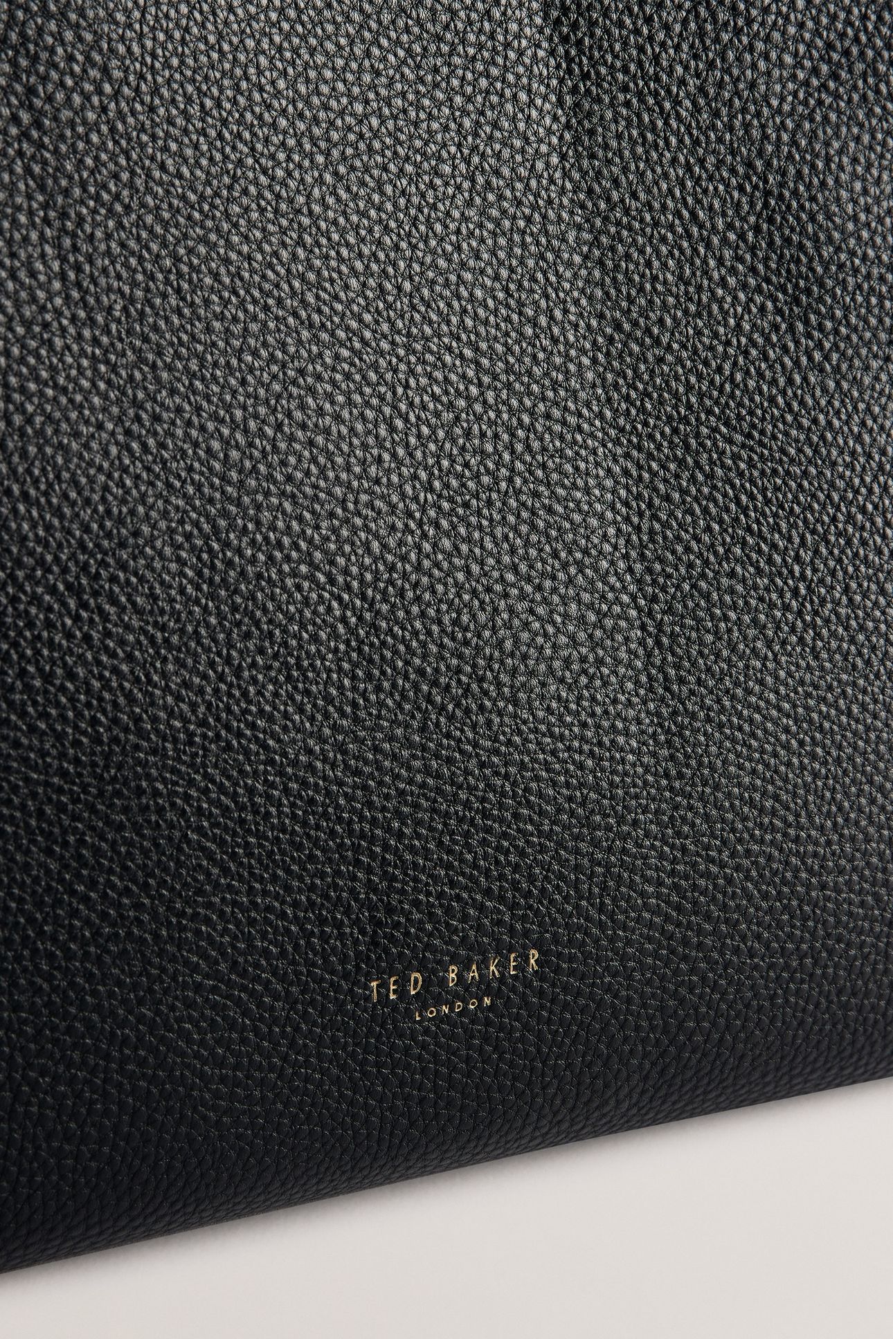 BAR DETAIL MEDIUM TOTE BAG BLACK 5