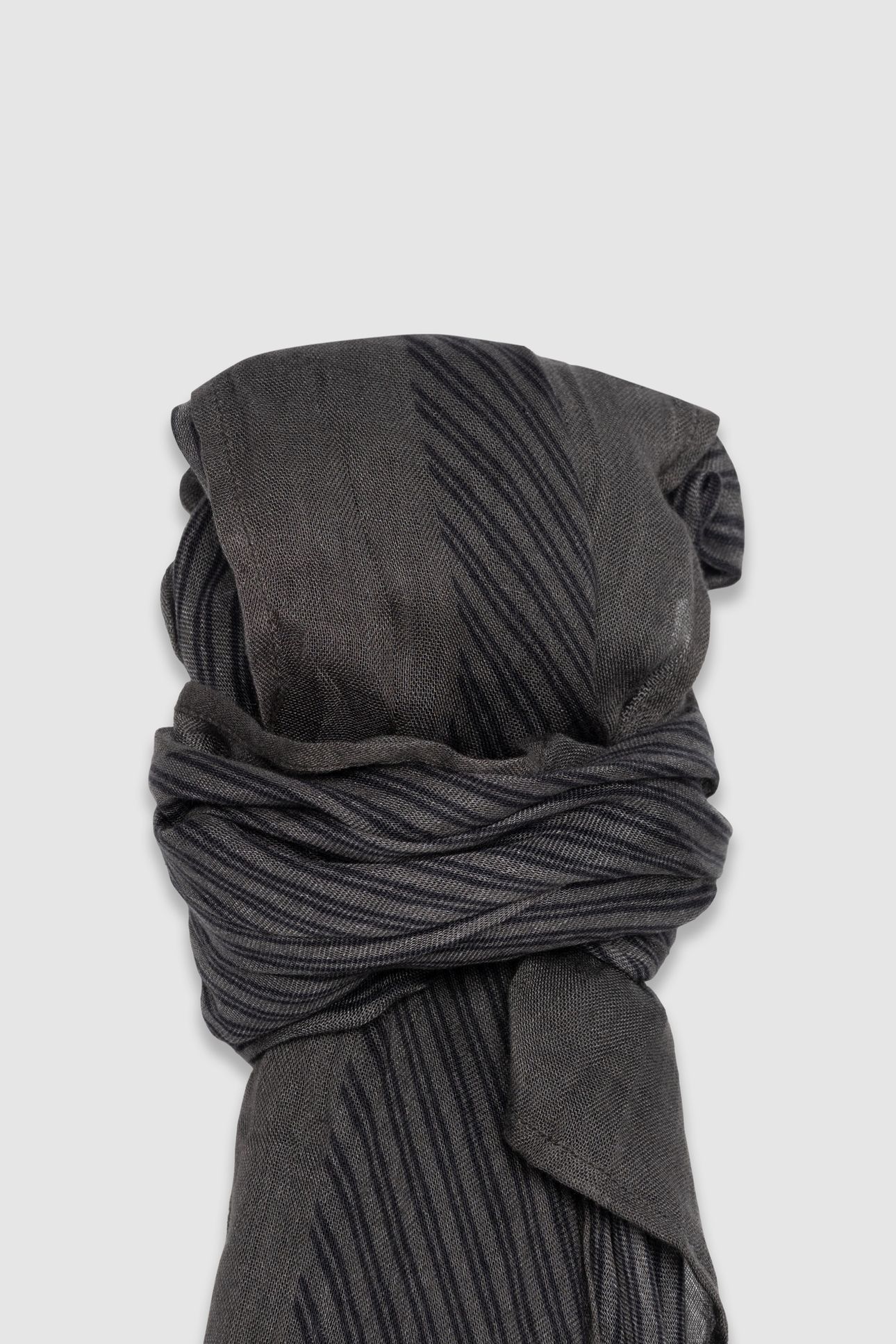 GREY SCARF WITH NAVY STRIPES 2