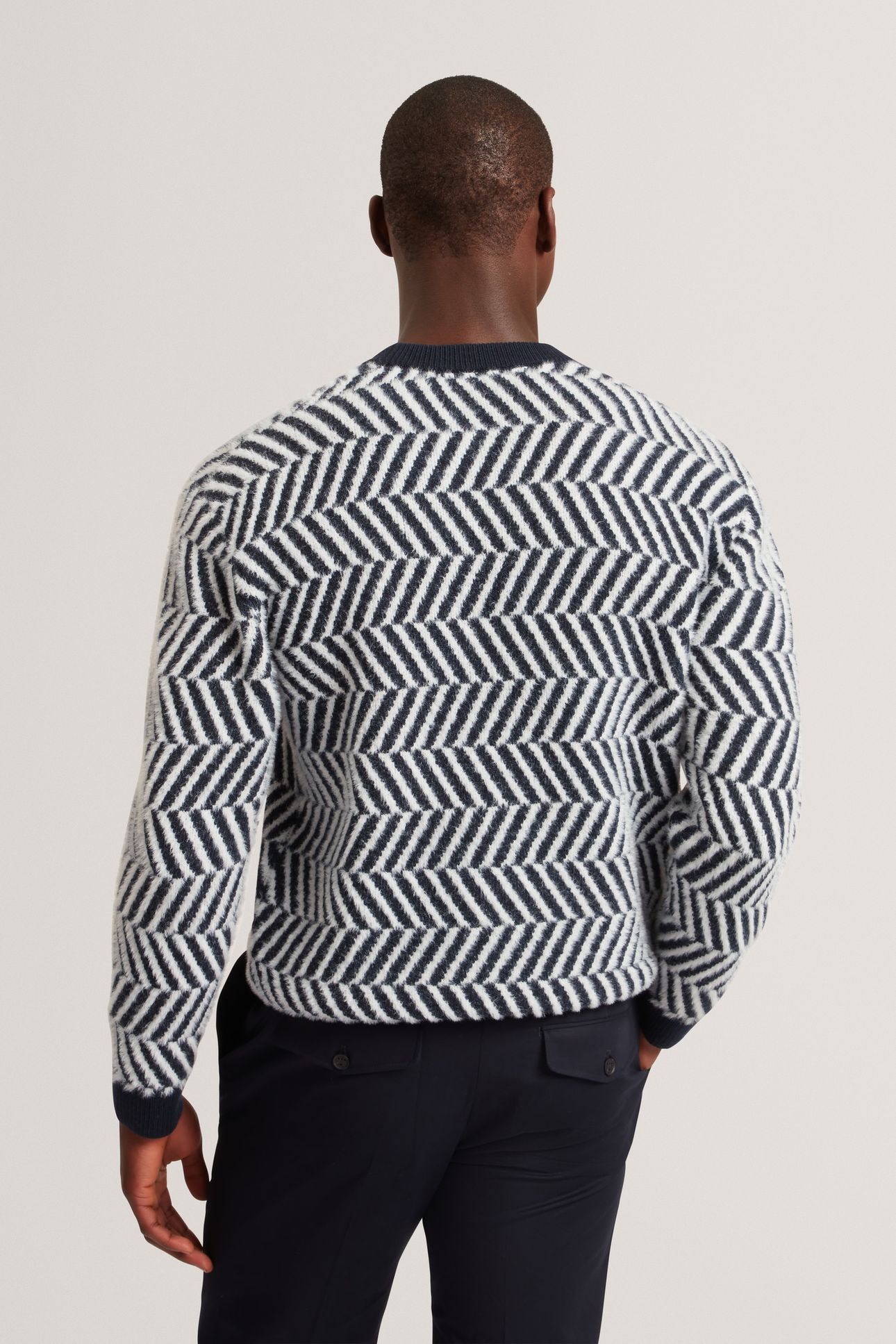 CHEVRON GRAPHIC JUMPER NAVY 2