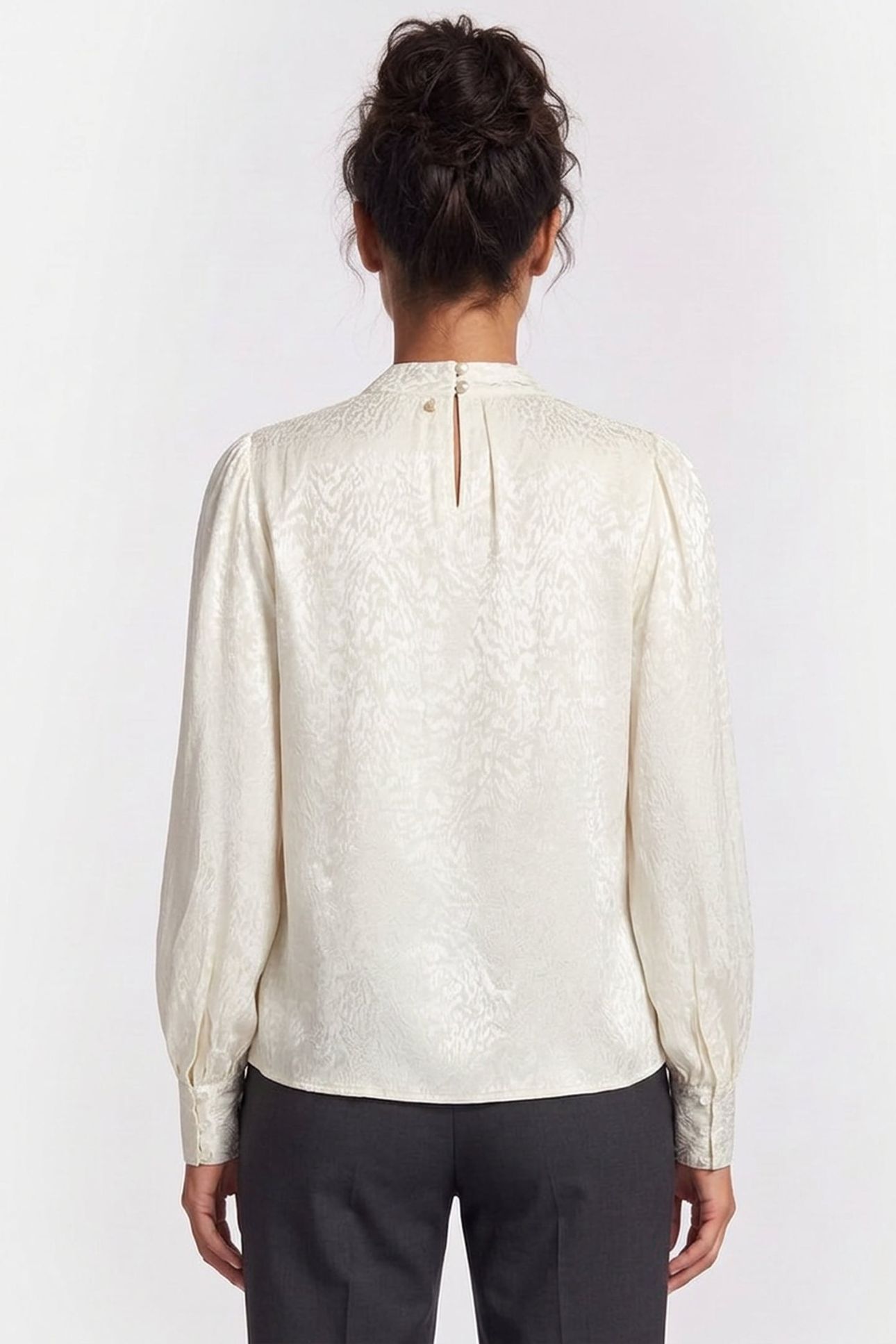 DIONA BLOUSE ANTIQUE WHITE WAVY 4