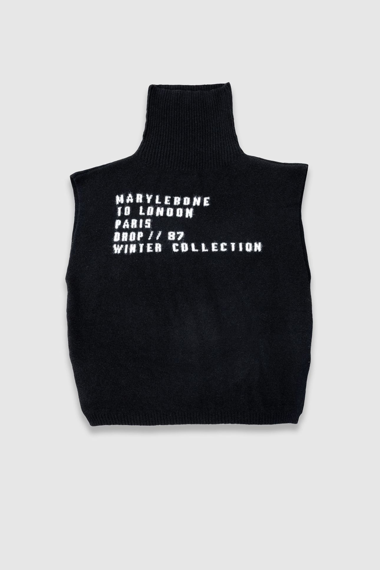 BLACK SLOGAN JACQUARD KNIT PONCHO 2
