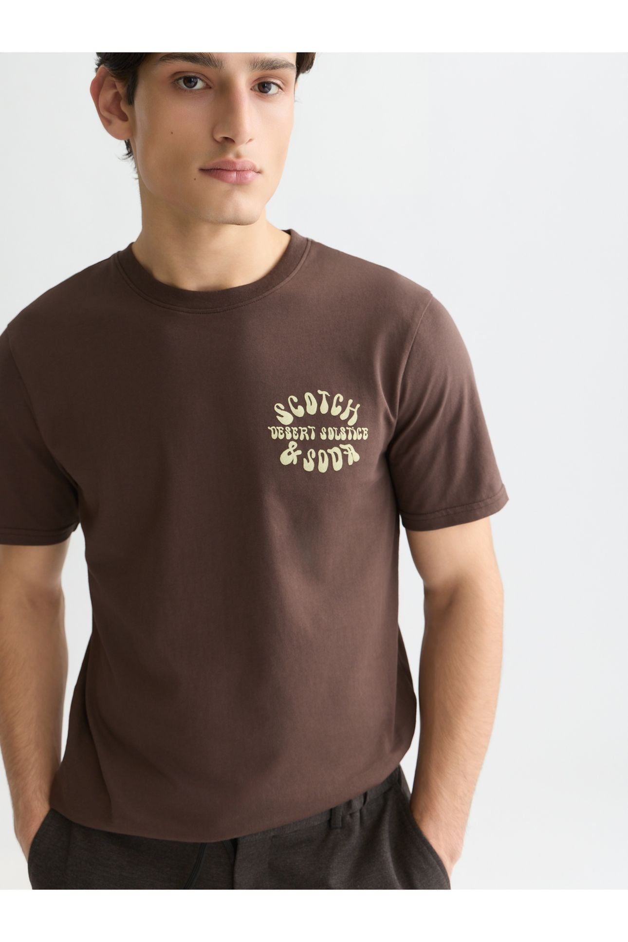 LEFT CHEST ARTWORK REGULAR-FIT T-SHIRT DARK BROWN 6