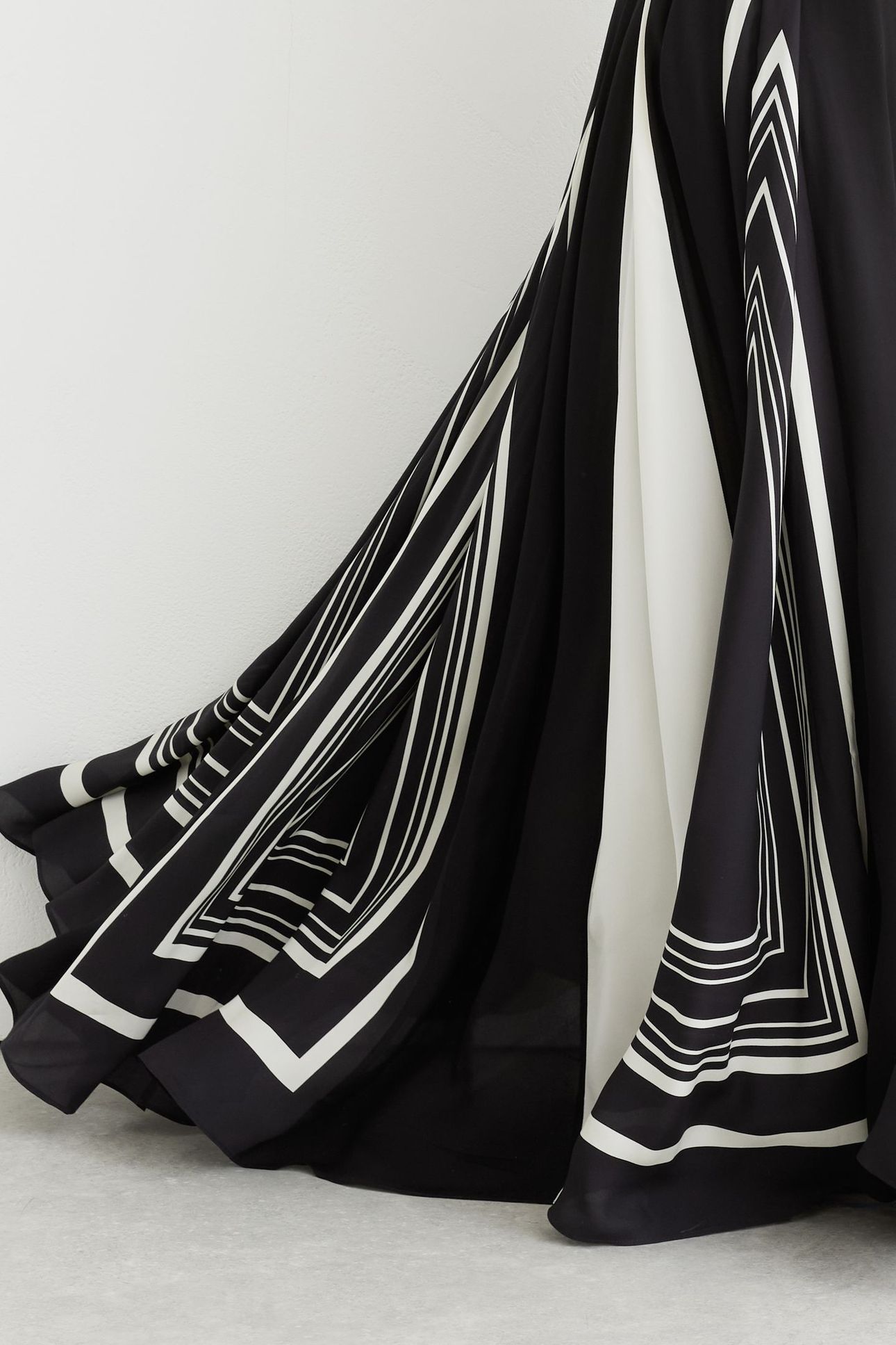 MAXI PRINTED OCCASION DRESS BLACK/IVORY 6