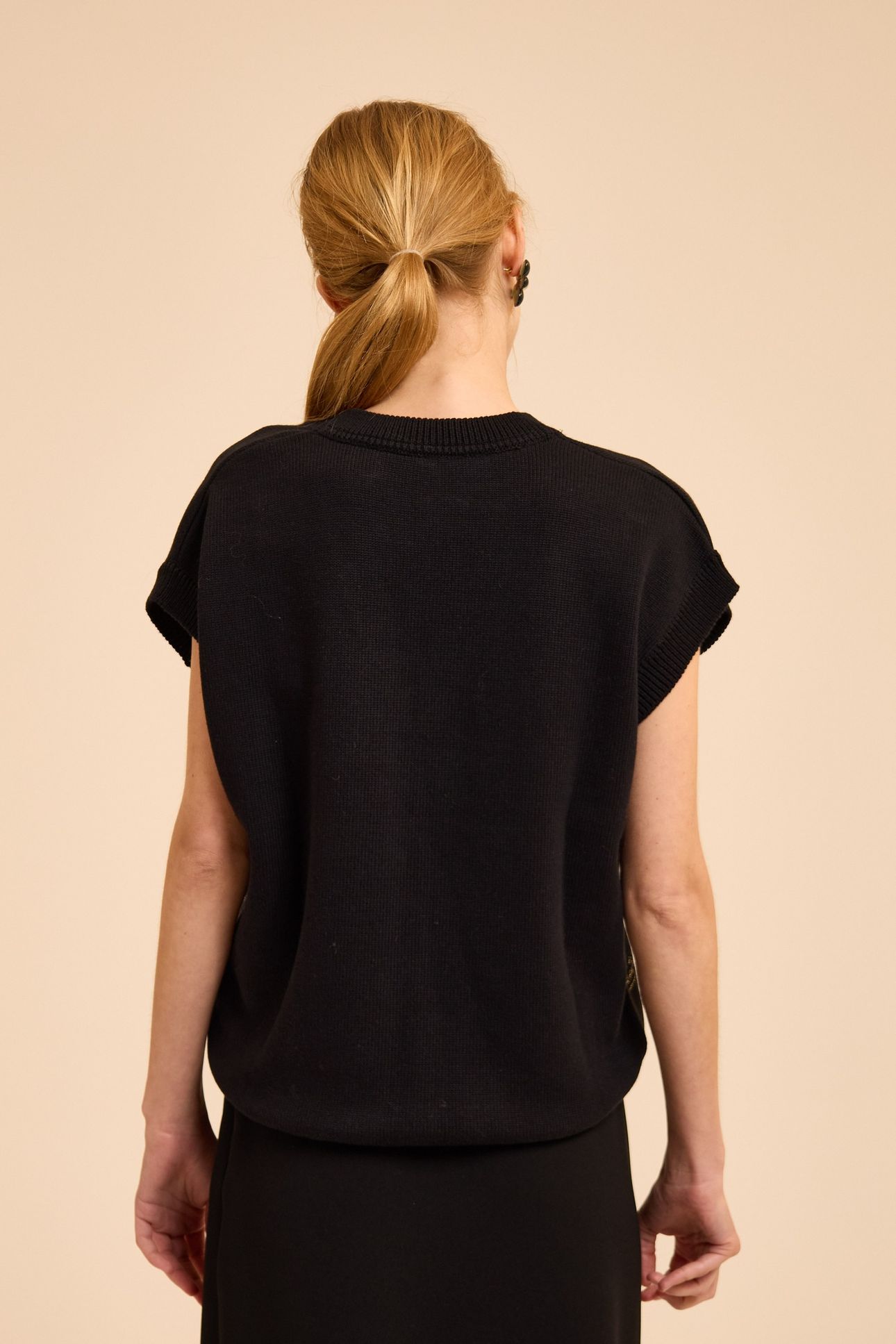BLACK KNIT SLEEVELESS SWEATER WITH LUREX STRIPES 2