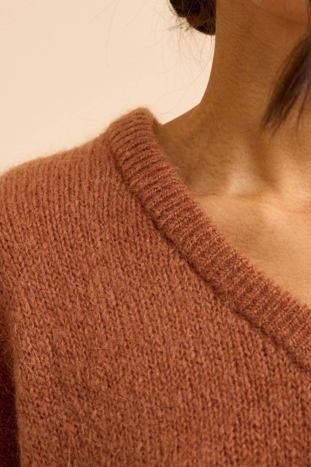 CAMEL KNIT V-NECK SWEATER MARINE 6