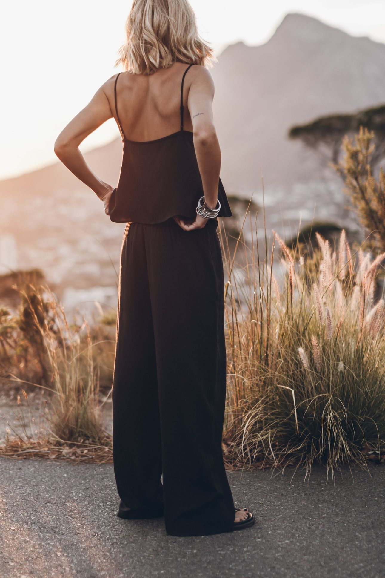 THE BLACK FLOWY PANTS 2