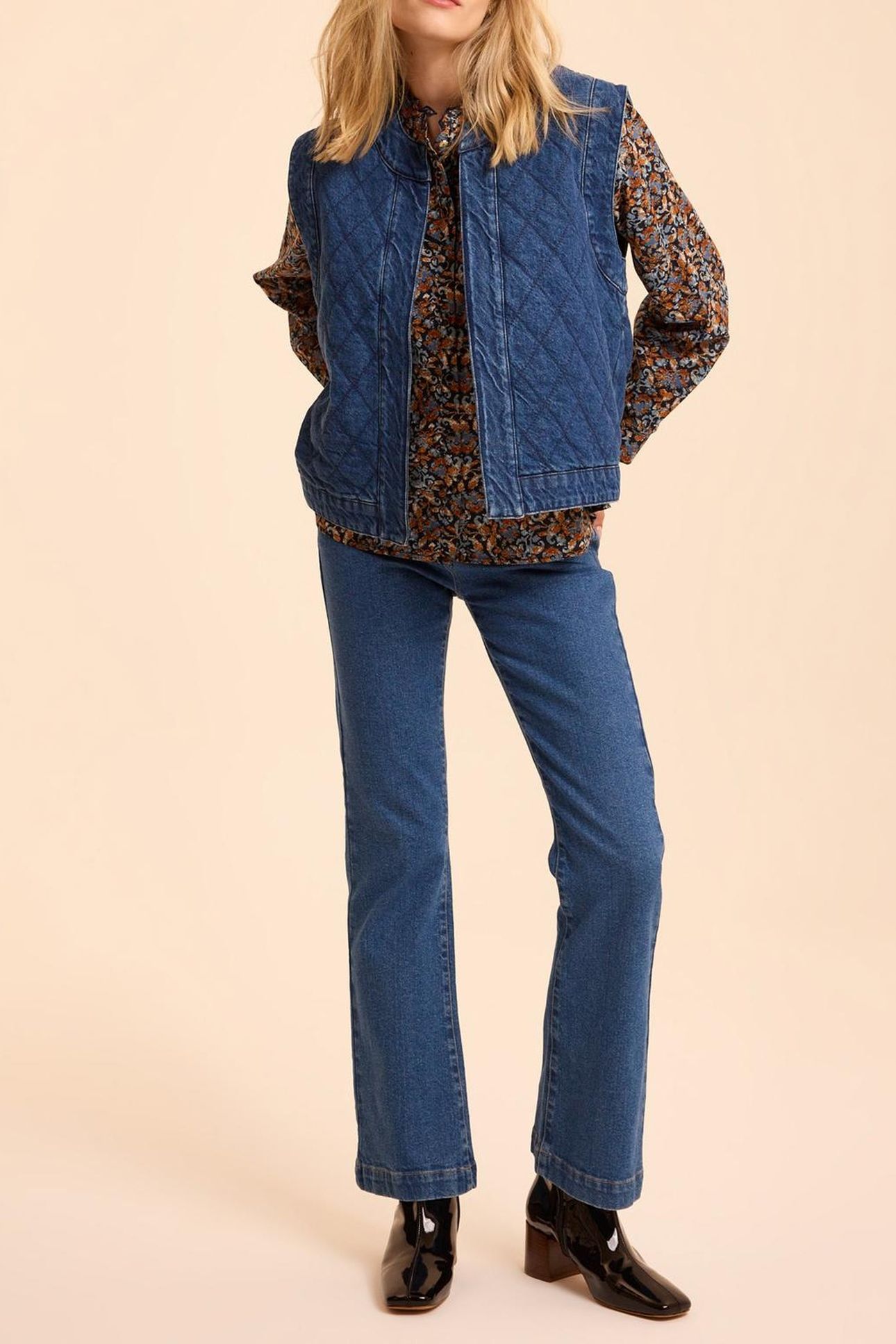 BLUE QUILTED DENIM SLEEVELESS JACKET 3