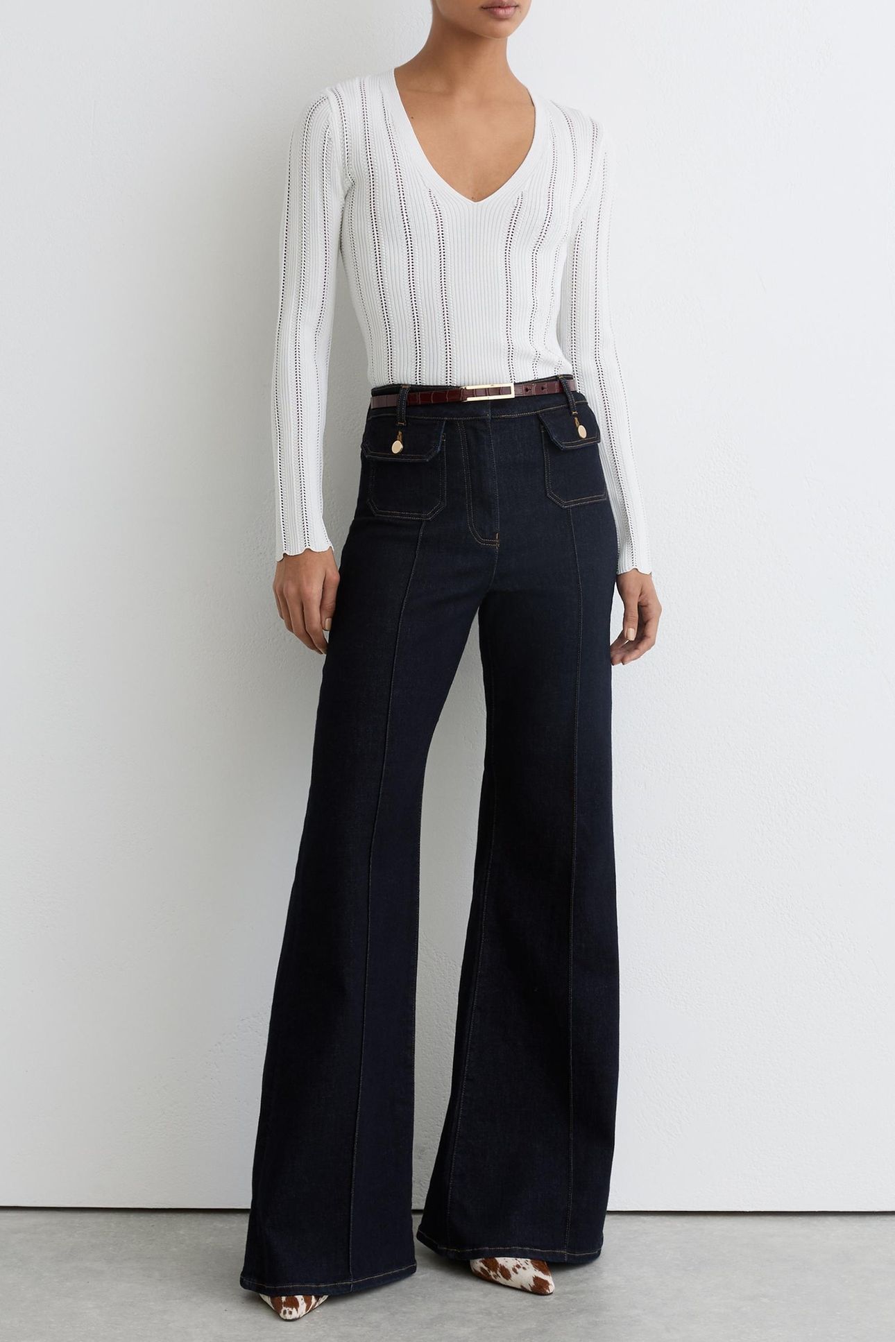 V NECK SCALLOP EDGE JUMPER WHITE 1