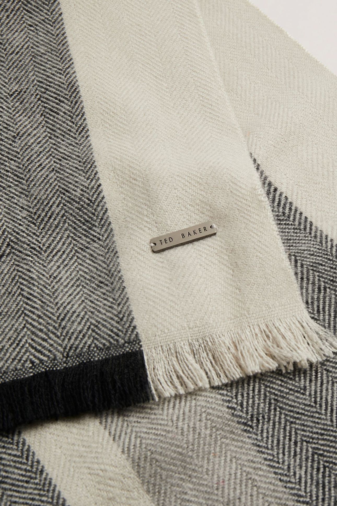 ALFREDI STRIPED SCARF BLACK 3