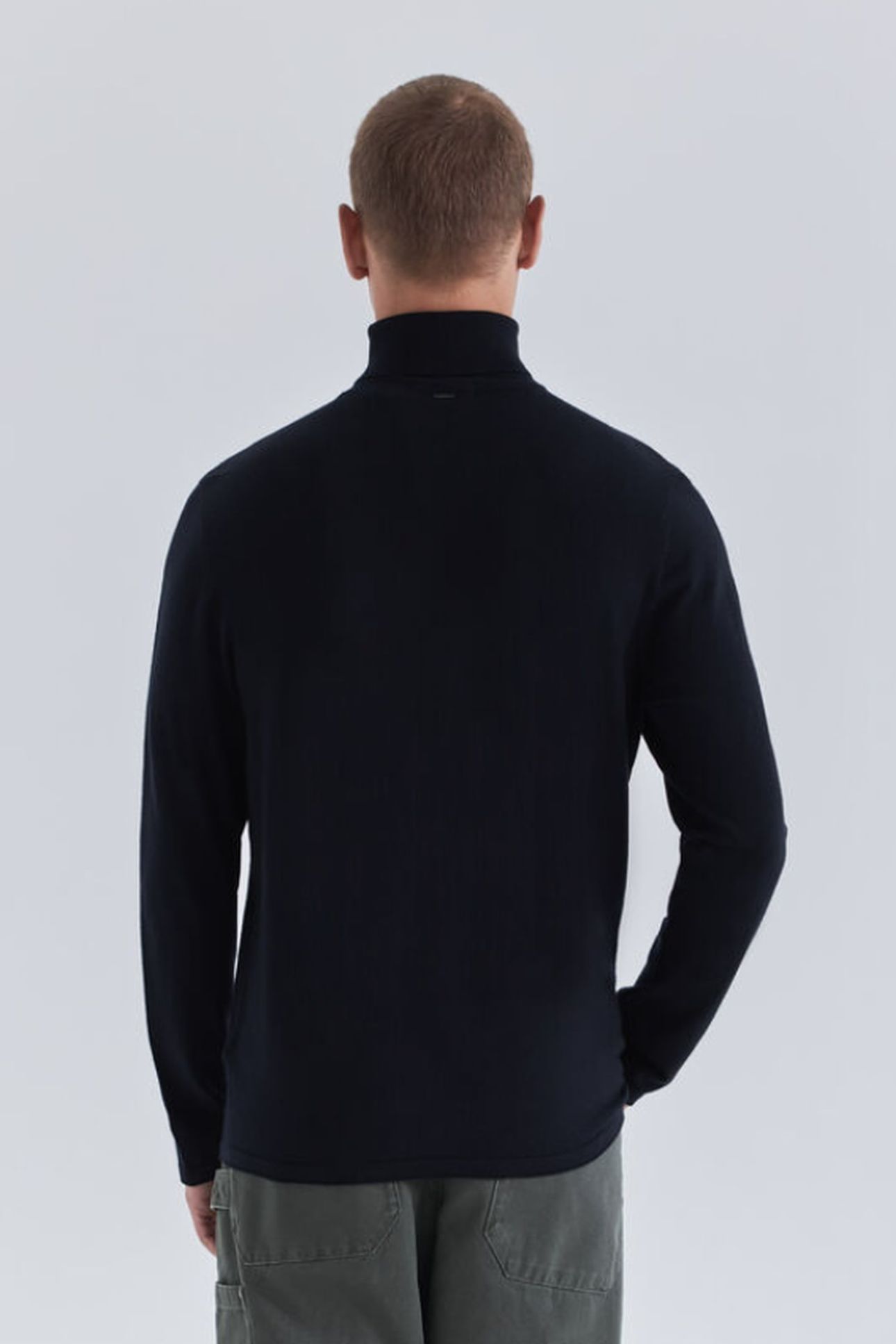 NAVY KNIT ROLL-NECK SWEATER 3