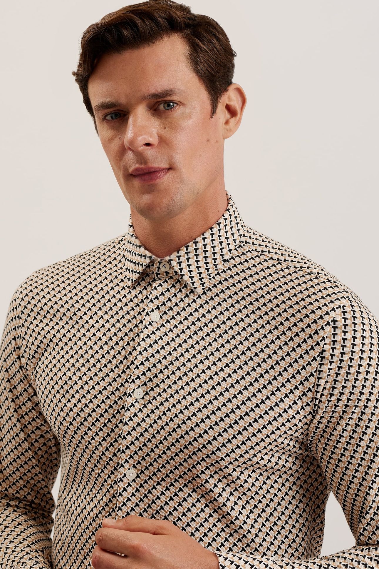 BELSISE LS REGULAR GEO PRINT JERSEY TAN 5