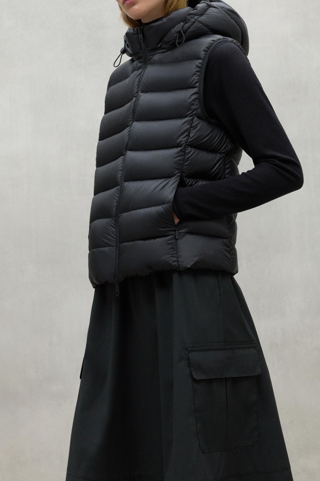 AORAKIALF VEST BLACK 5
