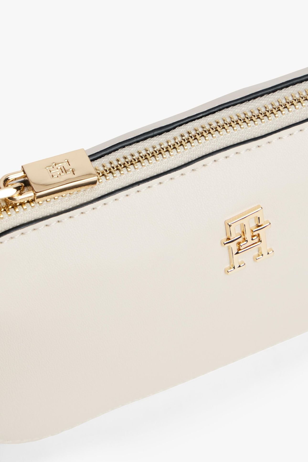 TH GLAM MINI CHAIN CROSSOVER SOFT CREAM 4