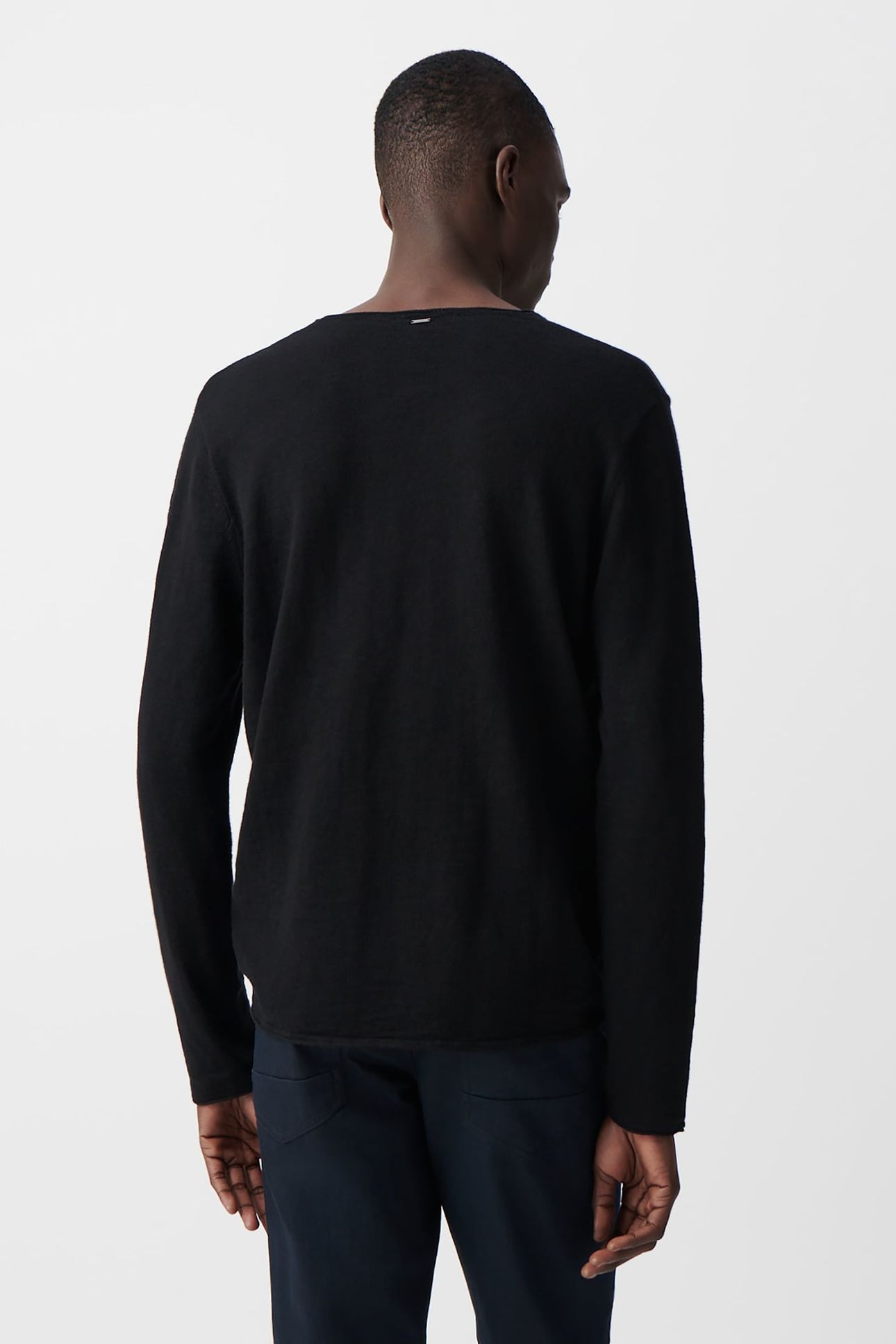 FINE-KNIT BLACK SWEATER WITH ROLLED EDGES 4