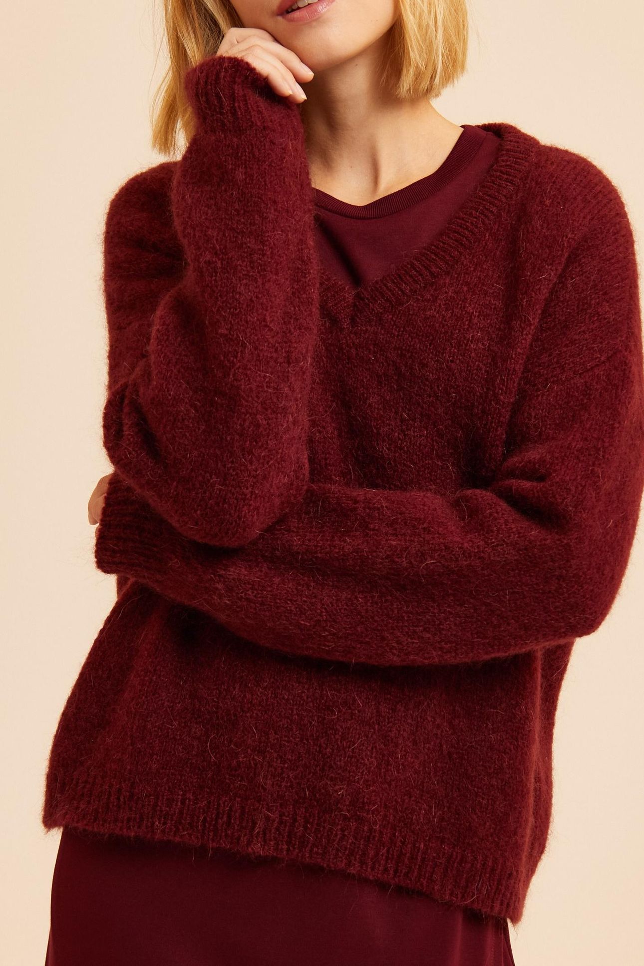 BURGUNDY KNIT V-NECK SWEATER MARINE 6