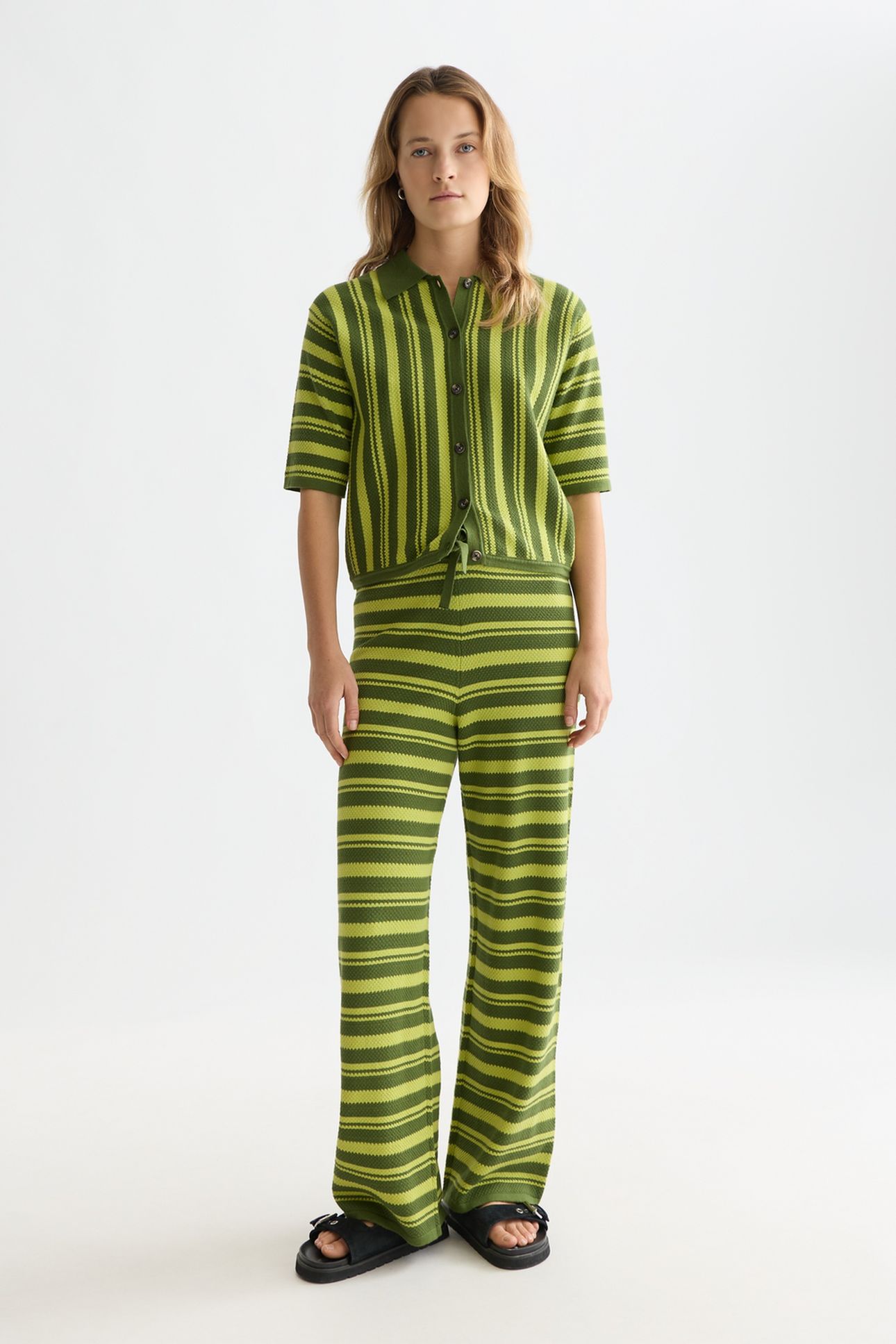 TEXTURED VERTICAL STRIPE KNITTED TEE GARDEN GREEN 3