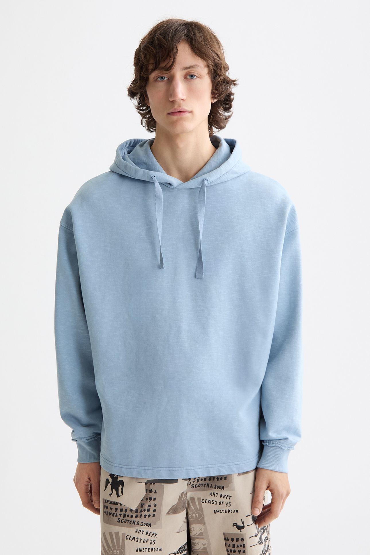 SEASONAL CORE - 3 CROSSES GARMENT-DYED HOODIE FADED DENIM 1