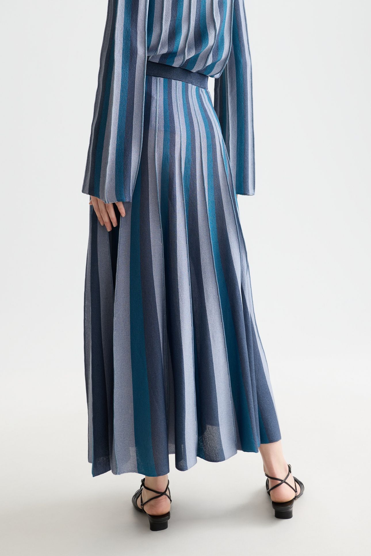 PLEATED STRIPE KNITTED MIDI SKIRT CARBON 2