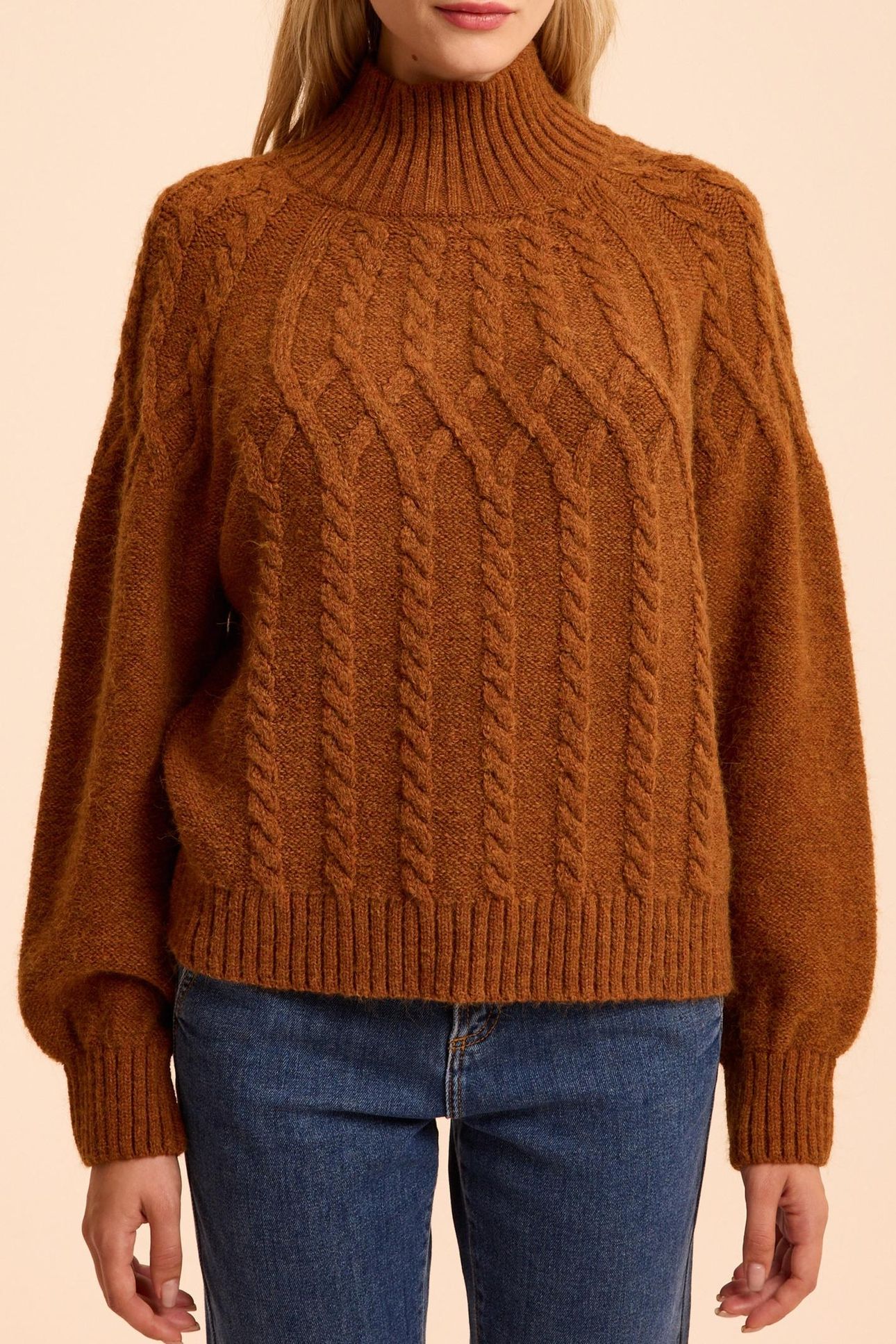 CAMEL CABLE KNIT SWEATER 1