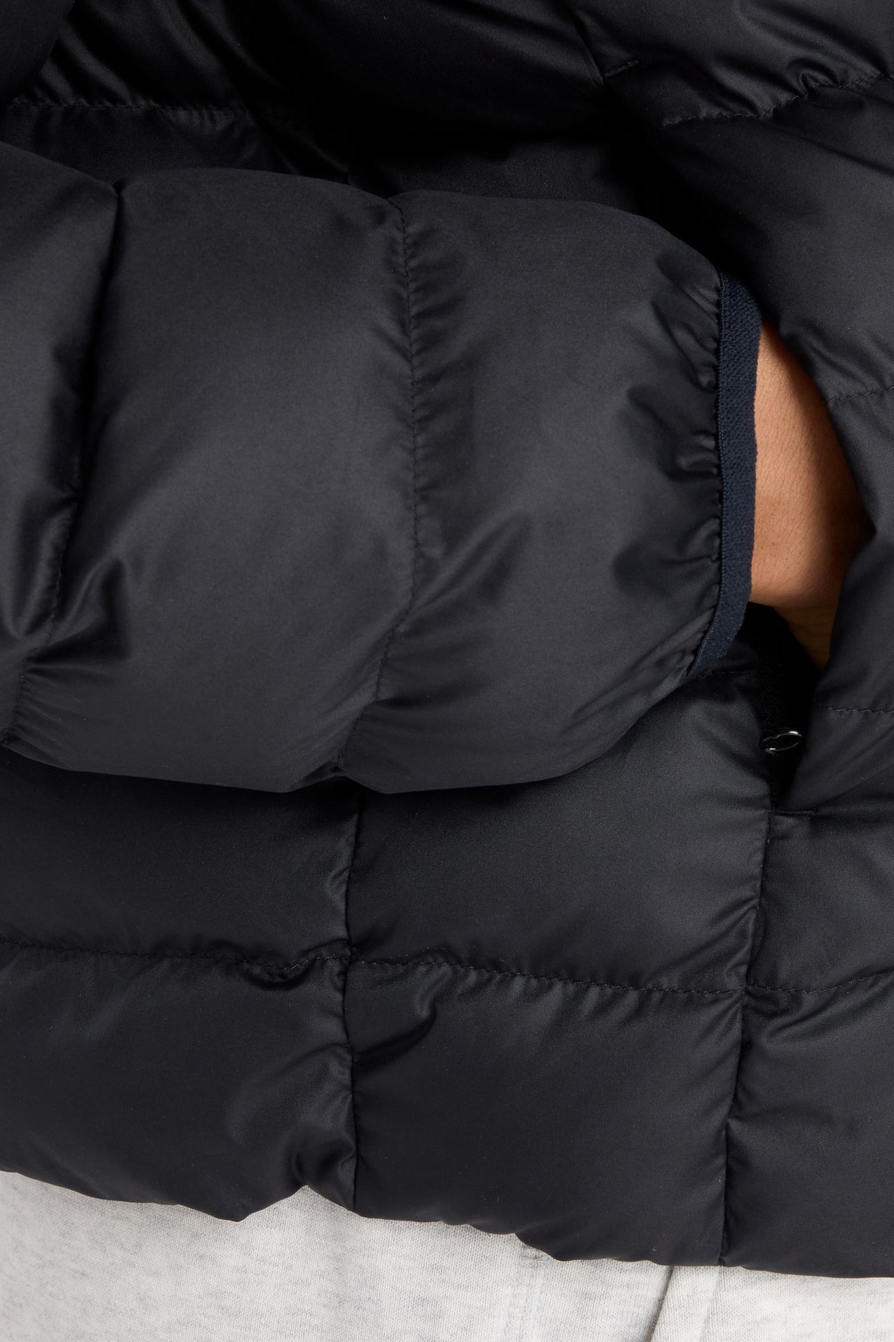 SPORT ESSENTIALS HOODED PUFFER BLACK 7
