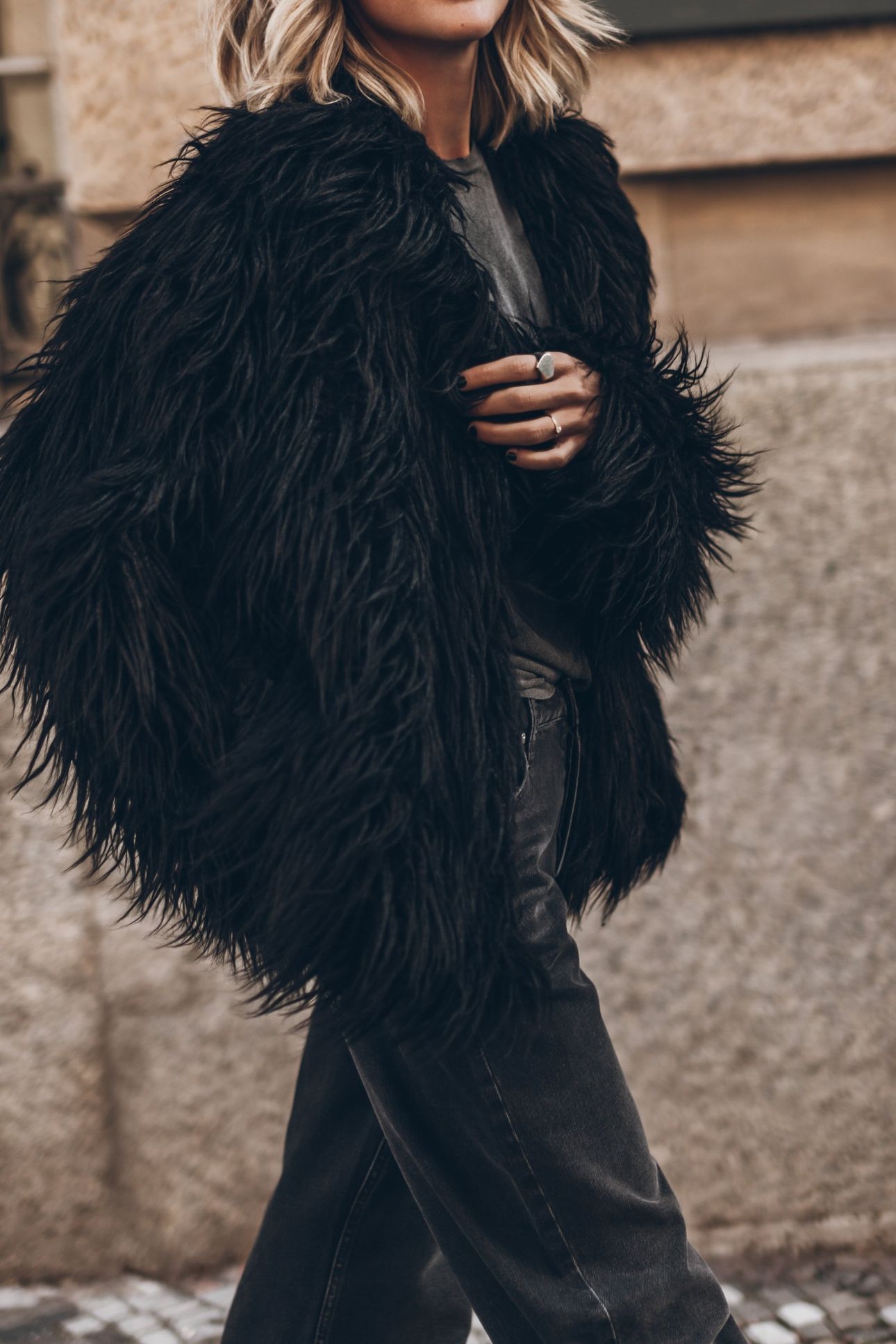 THE BLACK FLUFFY JACKET 1