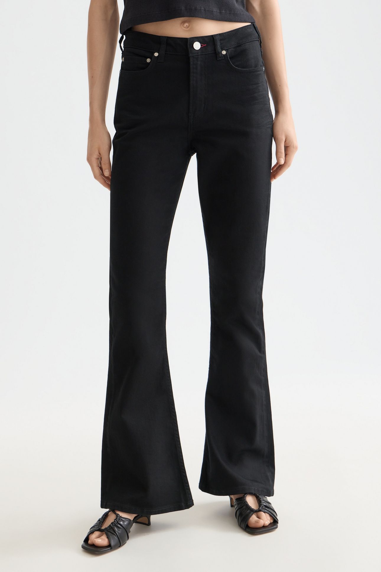 CORE THE CHARM FLARED JEANS STAY BLACK STAY 1