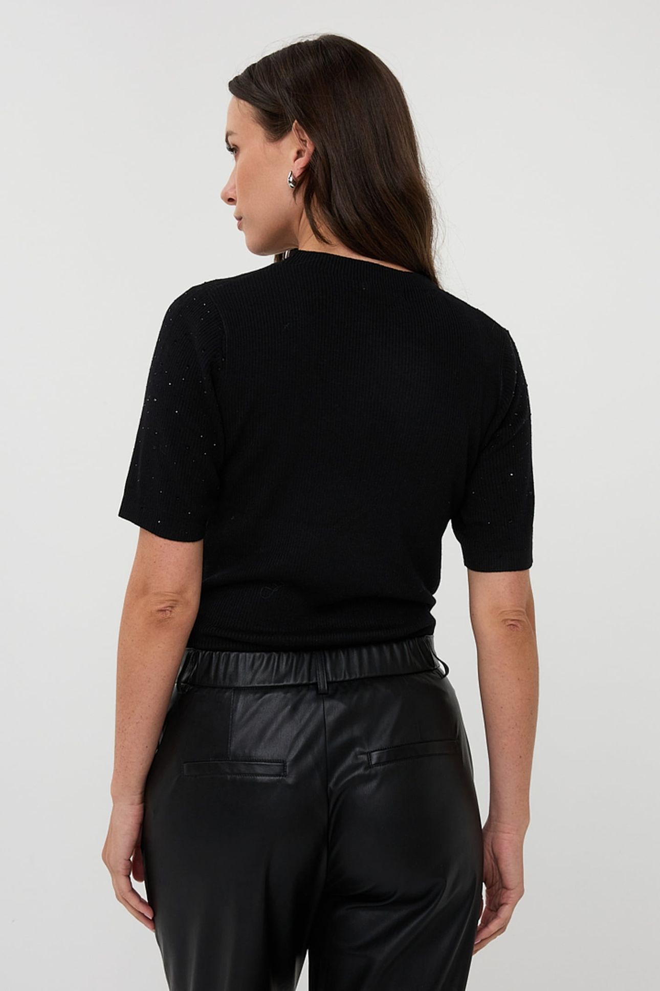 TOP RIB S/SLVE STUDS BLACK 3