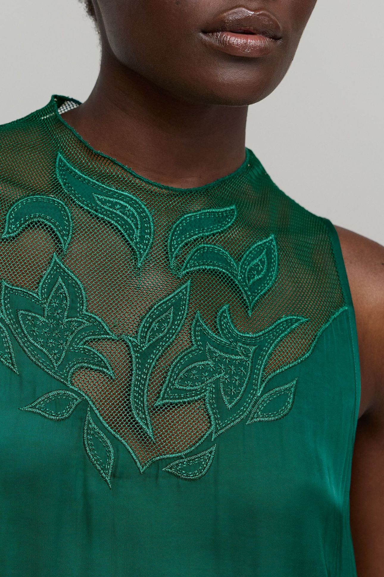 CRUMPLED EMERALD TOP WITH LACE DETAIL 7
