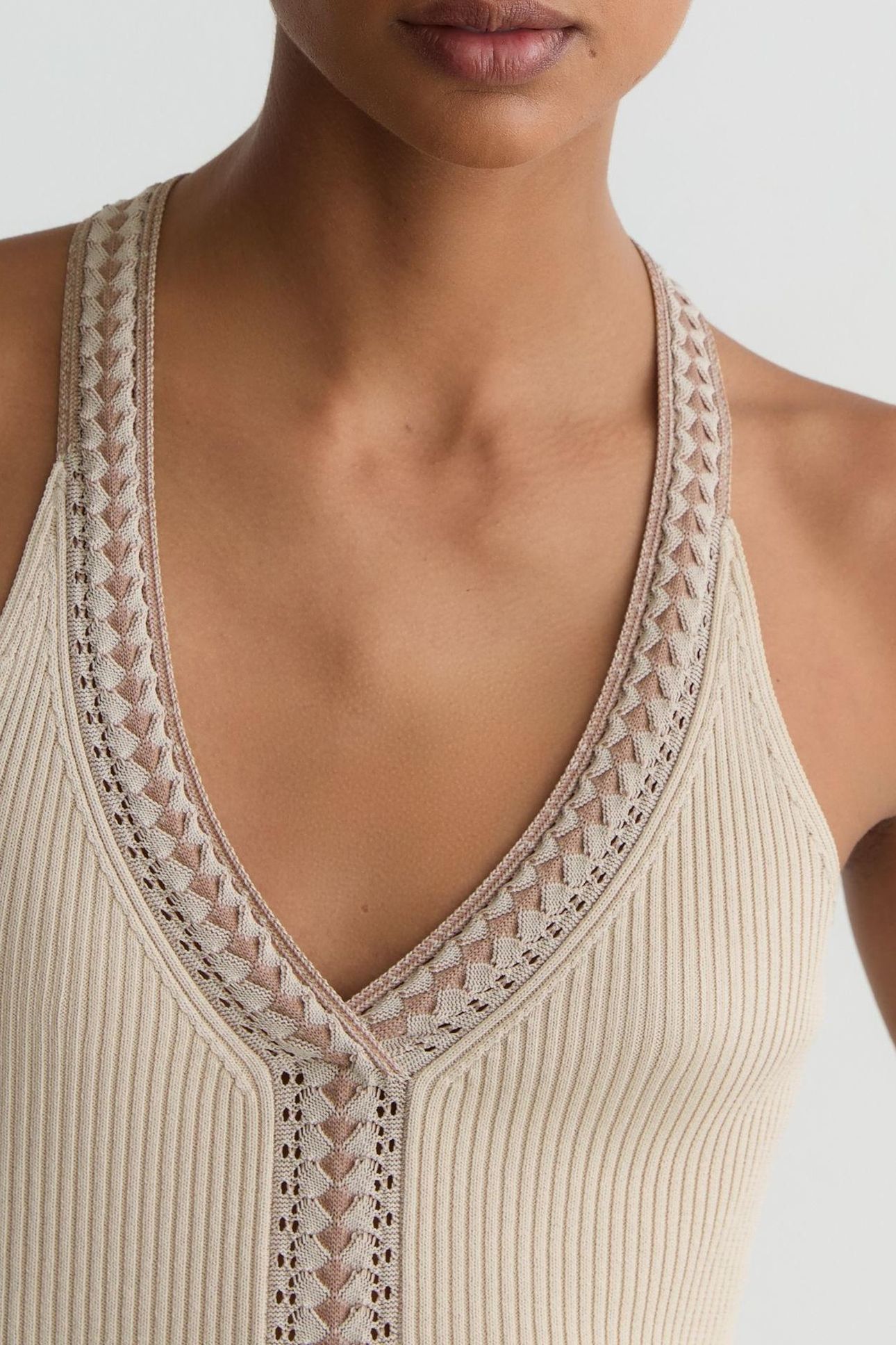INTEREST TRIM KNITTED VEST NEUTRAL 6