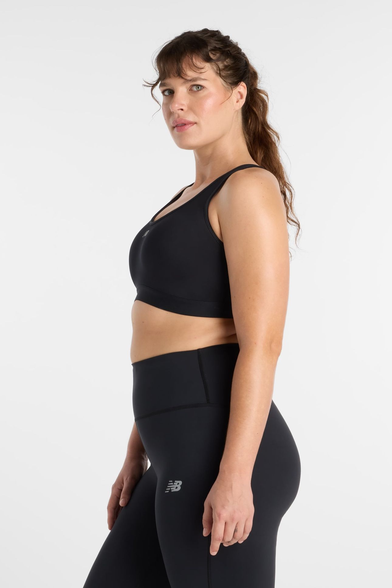 NB ESSENTIAL RUN BRA BLACK 8