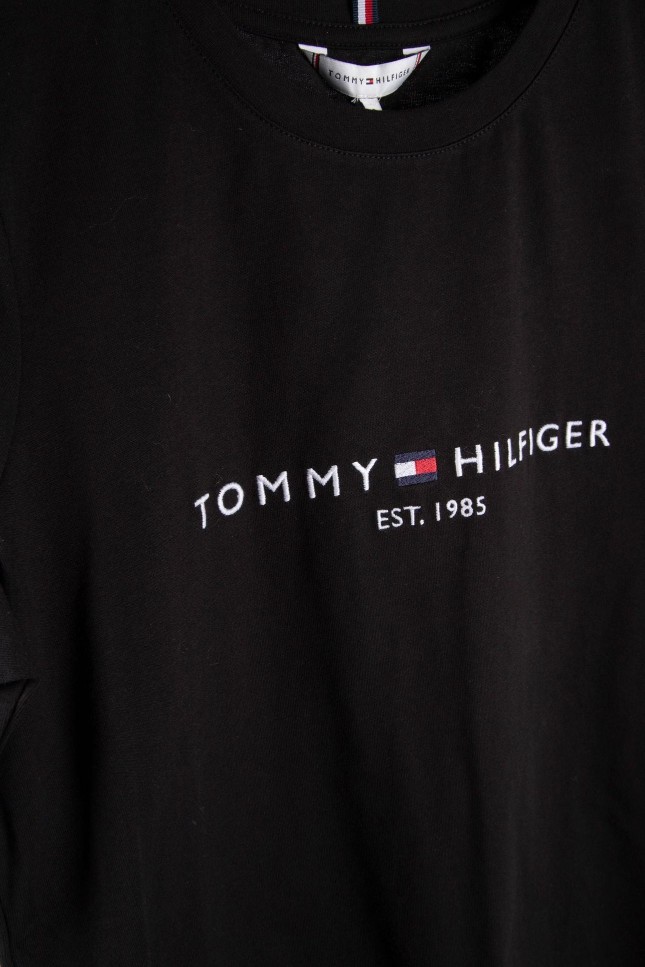 TH ESSENTIAL HILFIGER C-NECK BLACK 4