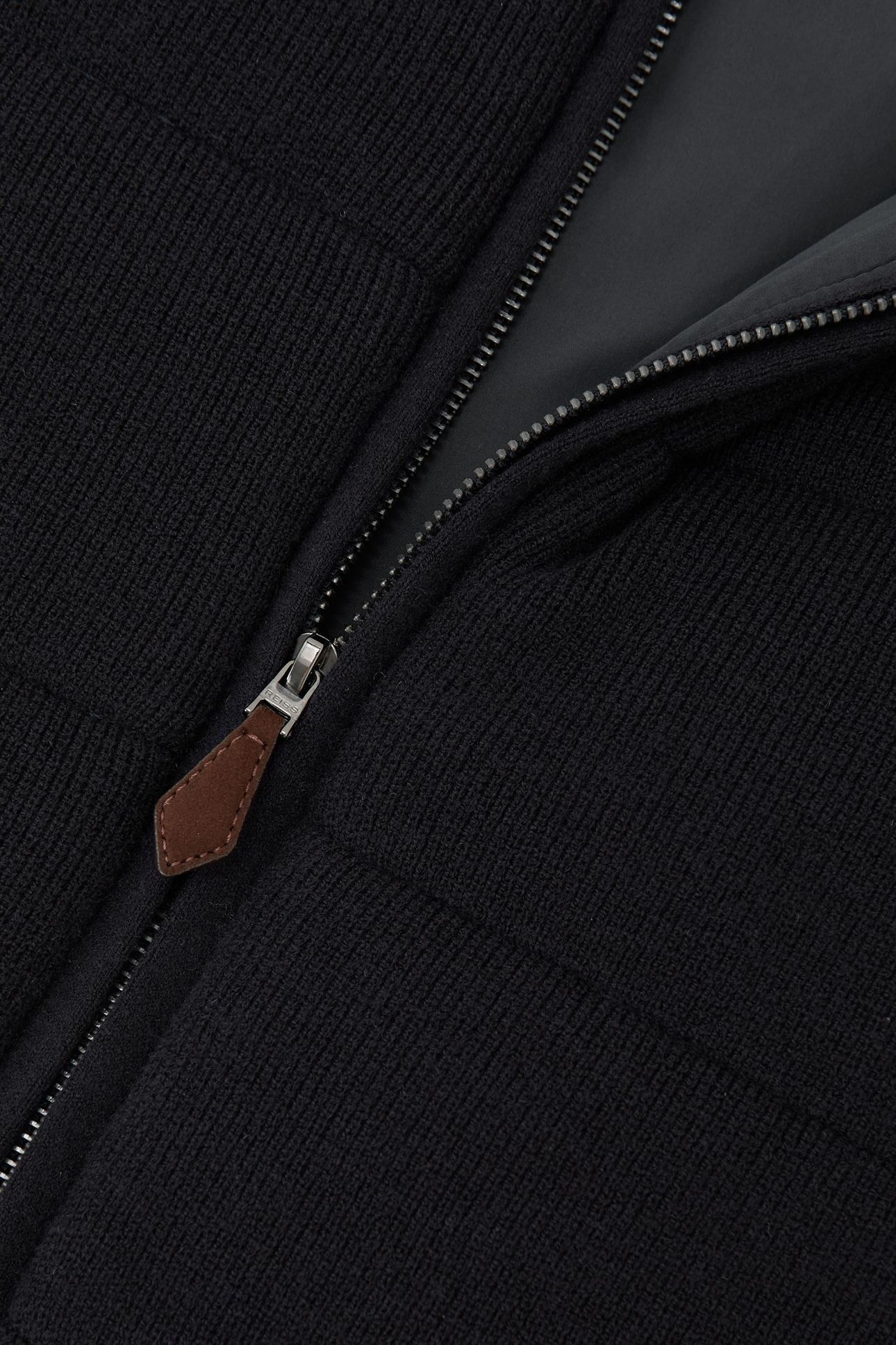 SLEEVELESS ZIP THROUGH RIBBED GILET NAVY 5