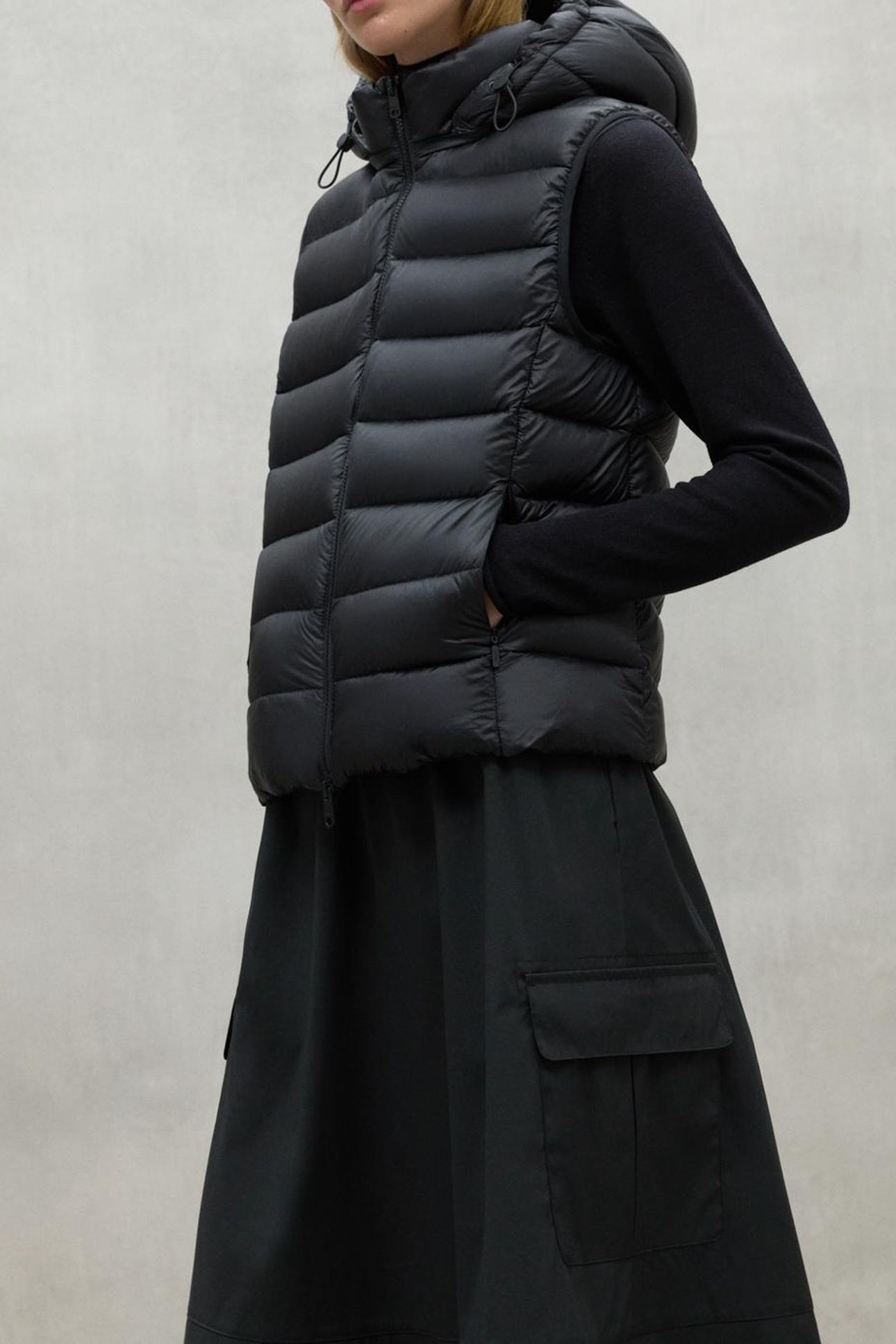 AORAKIALF VEST BLACK 1