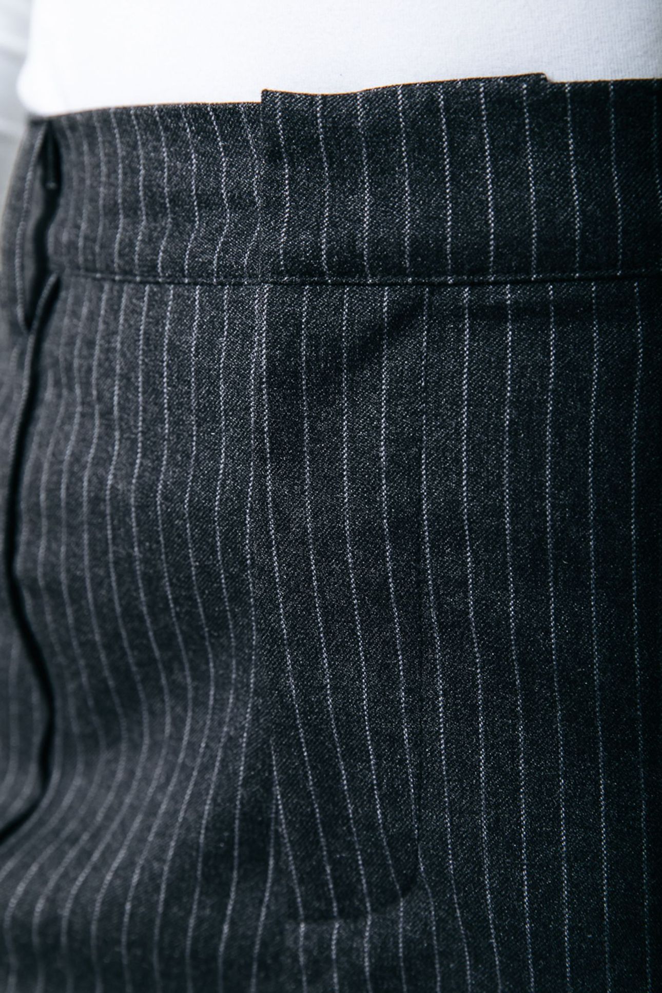 RUS PINSTRIPE PINTUCK STRAIGHT PANTS BLACK 4
