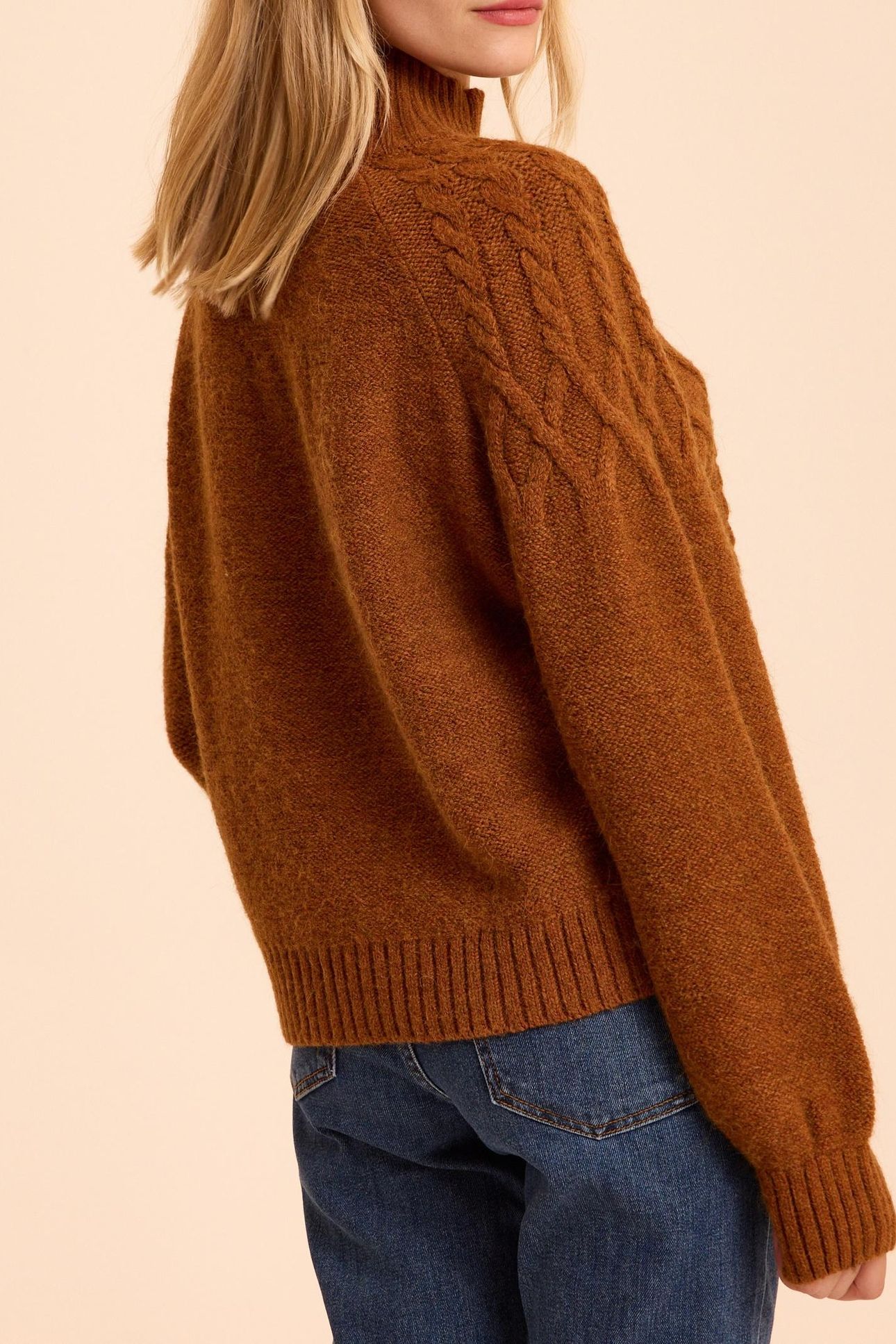 CAMEL CABLE KNIT SWEATER 2